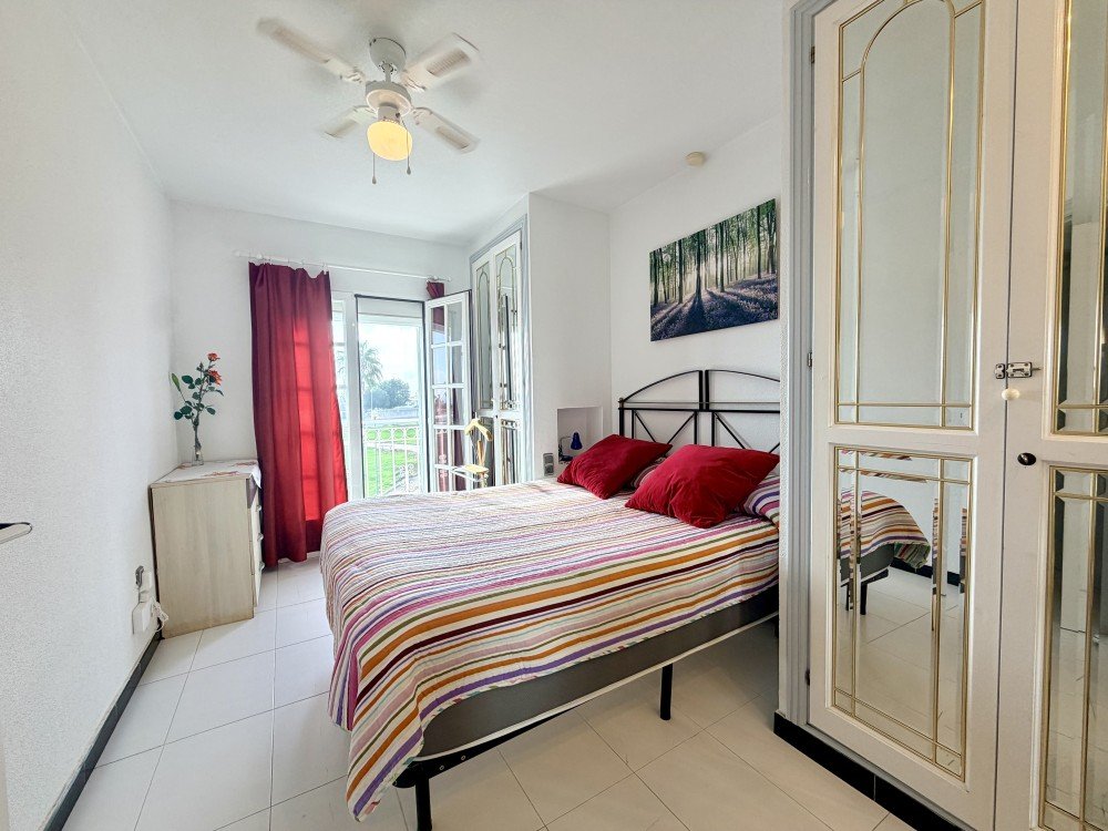 2-BEDROOM BUNGALOW WITH LARGE TERRACE, SEA VIEWS AND TOURIST LICENCE – LOS BALCONES, TORREVIEJA