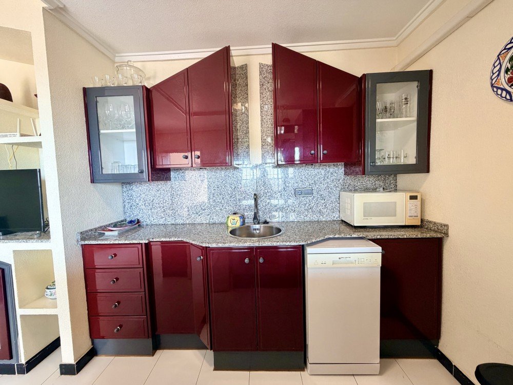 2-BEDROOM BUNGALOW WITH LARGE TERRACE, SEA VIEWS AND TOURIST LICENCE – LOS BALCONES, TORREVIEJA