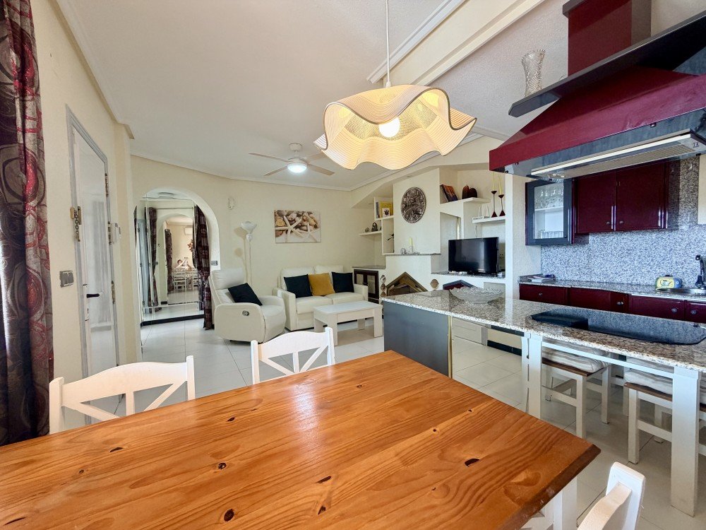 2-BEDROOM BUNGALOW WITH LARGE TERRACE, SEA VIEWS AND TOURIST LICENCE – LOS BALCONES, TORREVIEJA