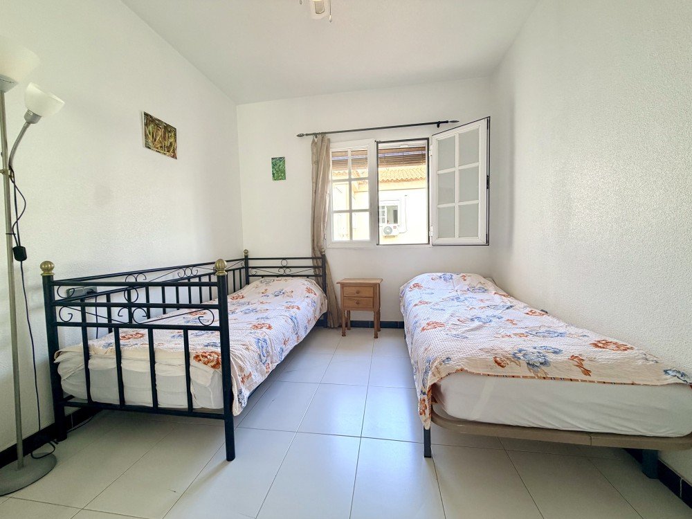 2-BEDROOM BUNGALOW WITH LARGE TERRACE, SEA VIEWS AND TOURIST LICENCE – LOS BALCONES, TORREVIEJA