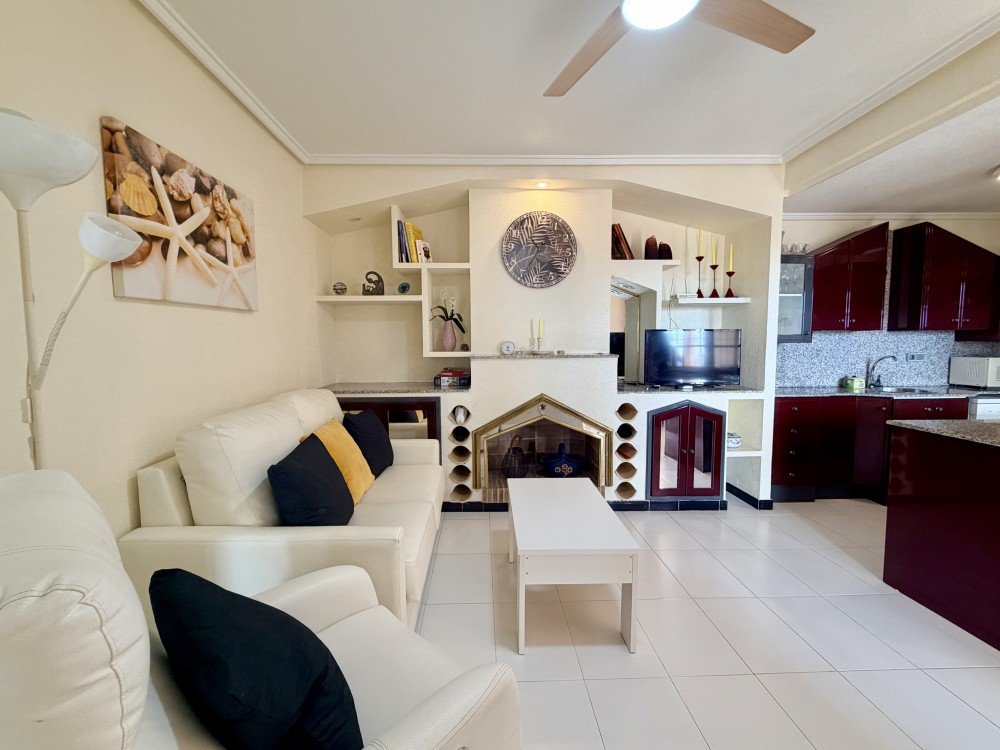 2-BEDROOM BUNGALOW WITH LARGE TERRACE, SEA VIEWS AND TOURIST LICENCE – LOS BALCONES, TORREVIEJA