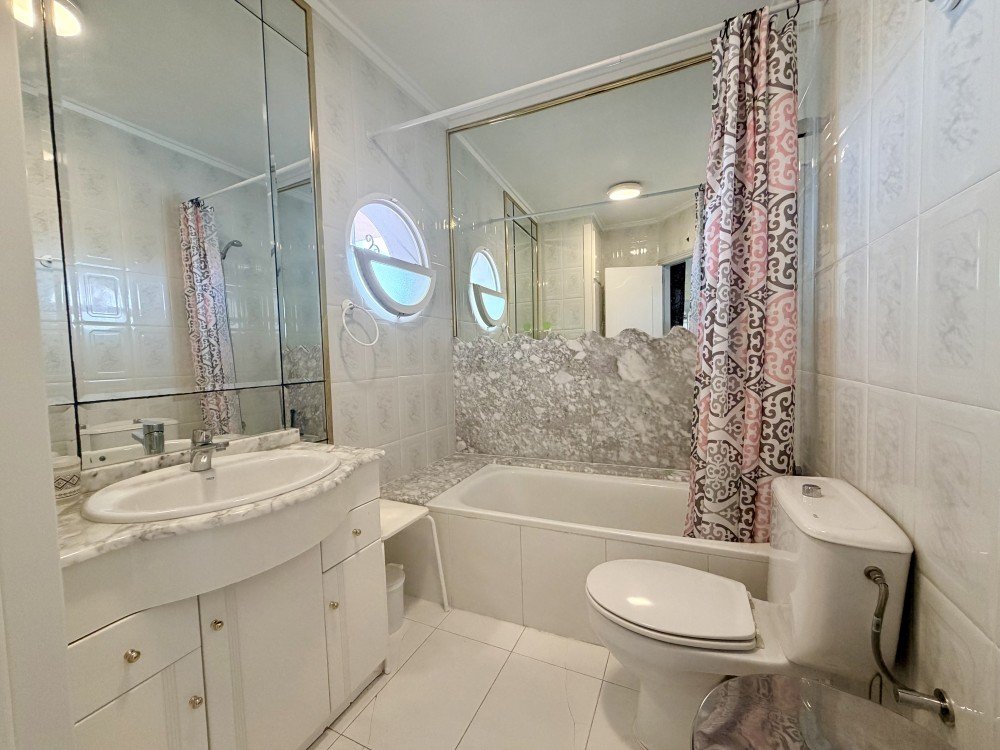 2-BEDROOM BUNGALOW WITH LARGE TERRACE, SEA VIEWS AND TOURIST LICENCE – LOS BALCONES, TORREVIEJA