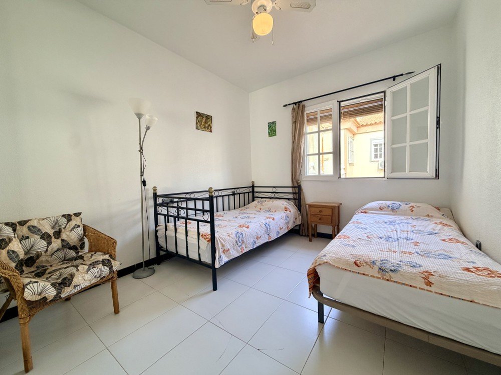 2-BEDROOM BUNGALOW WITH LARGE TERRACE, SEA VIEWS AND TOURIST LICENCE – LOS BALCONES, TORREVIEJA