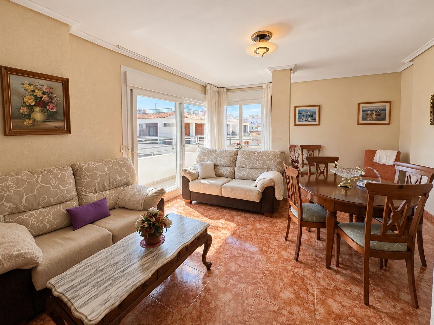 APARTMÁN SE 3 LOŽNICEMI, JIHOZÁPADNÍ TERASOU A GARÁŽÍ – 250 M OD PLAYA DEL CURA, TORREVIEJA