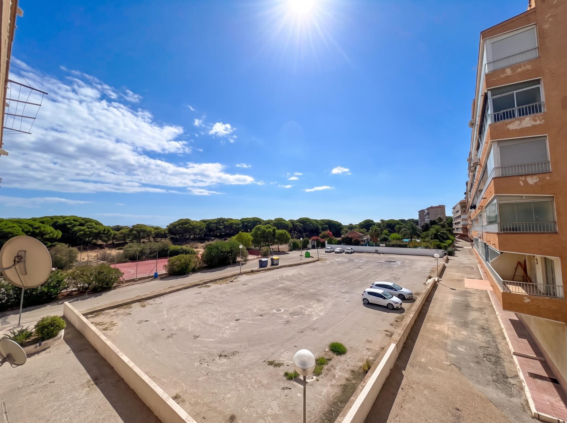 ZREKONSTRUOVANÉ STUDIO SE ZASKLENOU TERASOU A BAZÉNEM – URBANIZACIÓN PINOMAR
