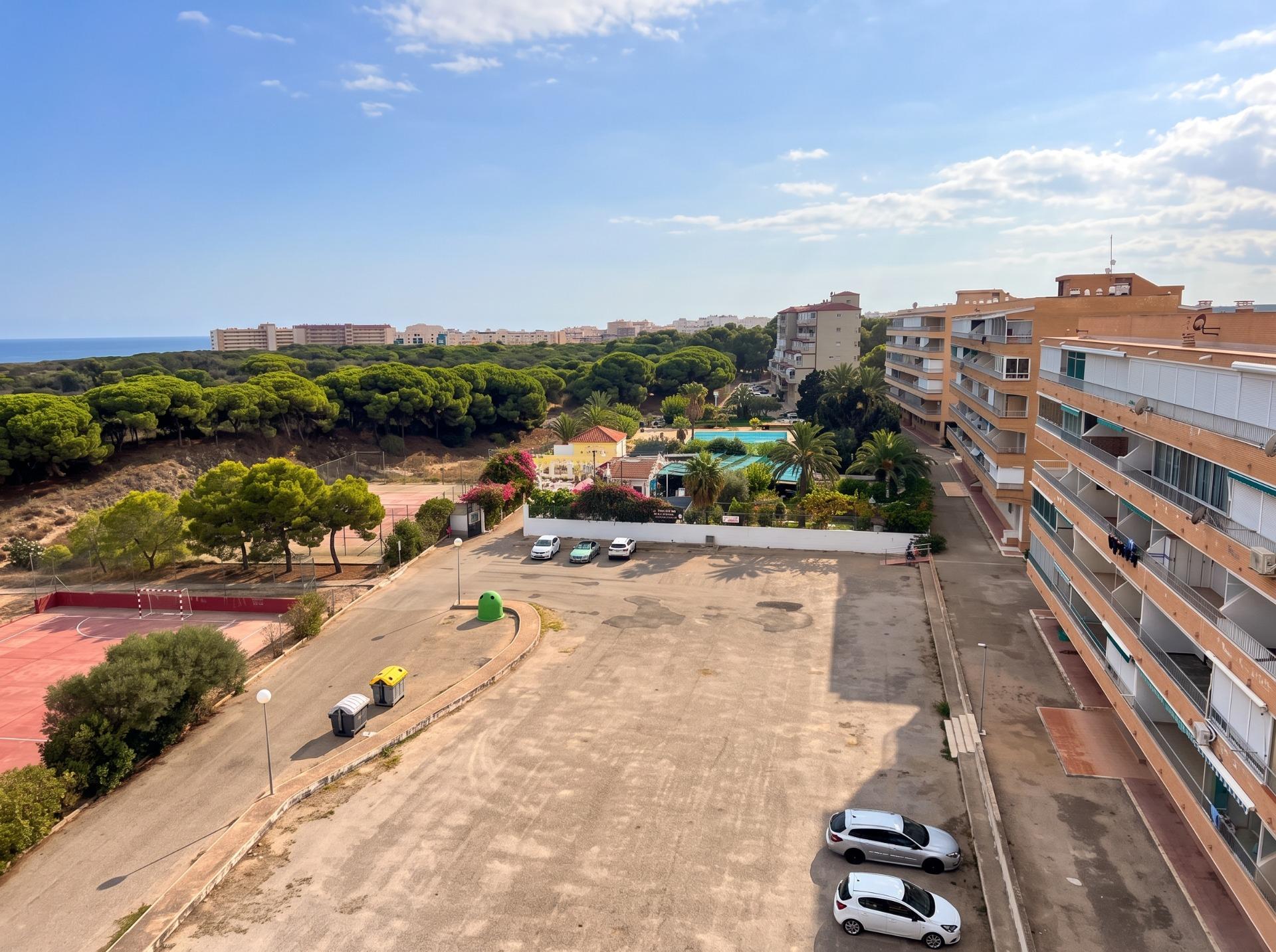 ZREKONSTRUOVANÉ STUDIO SE ZASKLENOU TERASOU A BAZÉNEM – URBANIZACIÓN PINOMAR