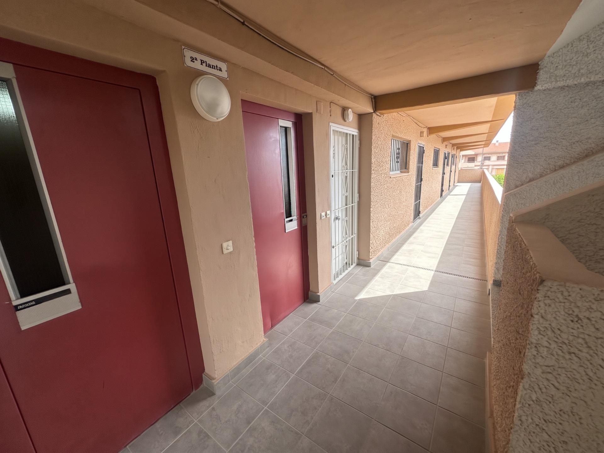 ZREKONSTRUOVANÉ STUDIO SE ZASKLENOU TERASOU A BAZÉNEM – URBANIZACIÓN PINOMAR