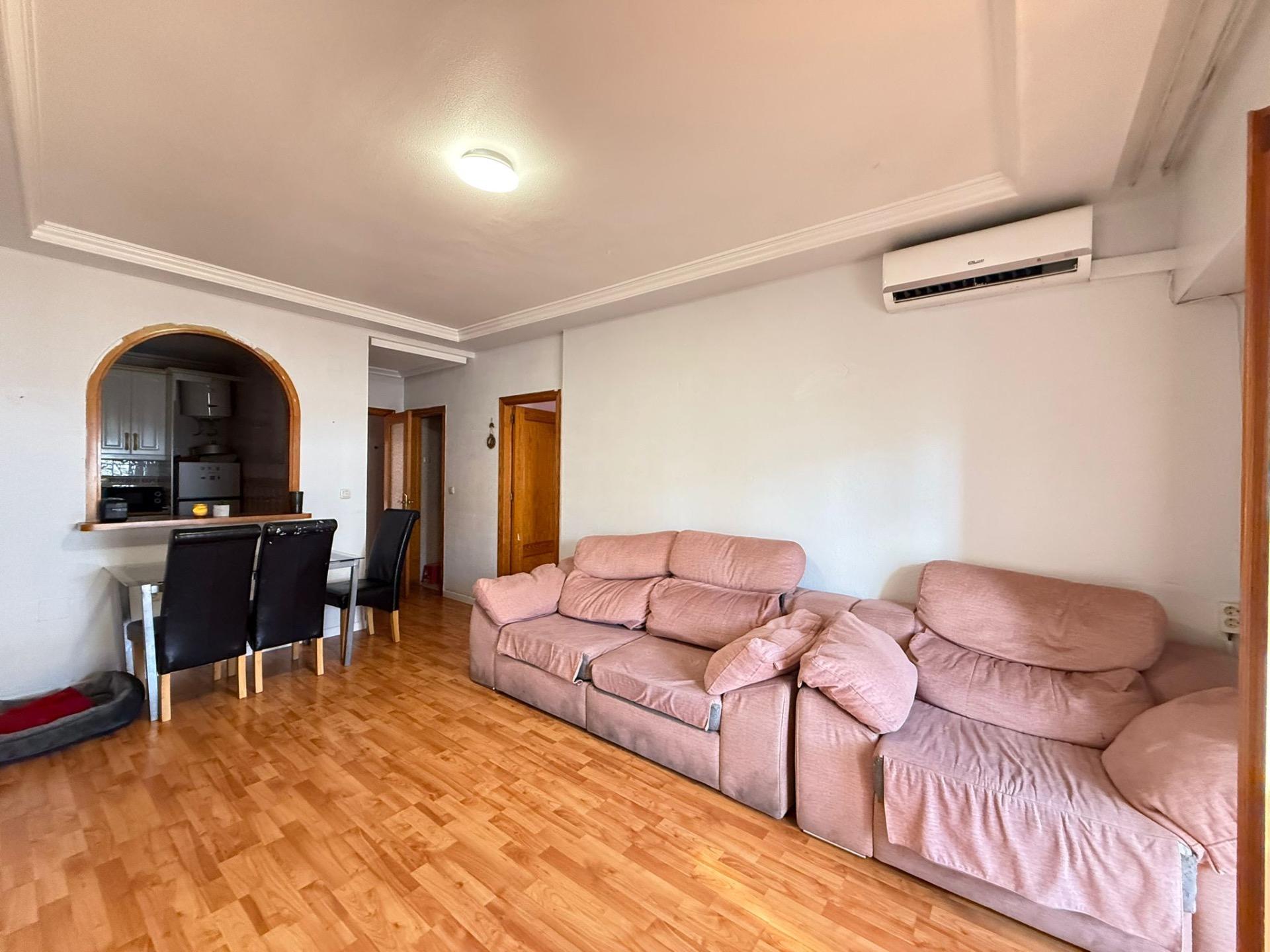 PENTHOUSE SE 3 LOŽNICEMI A TERASOU O ROZLOZE 90 M² – 700 M OD PLÁŽE, TORREVIEJA
