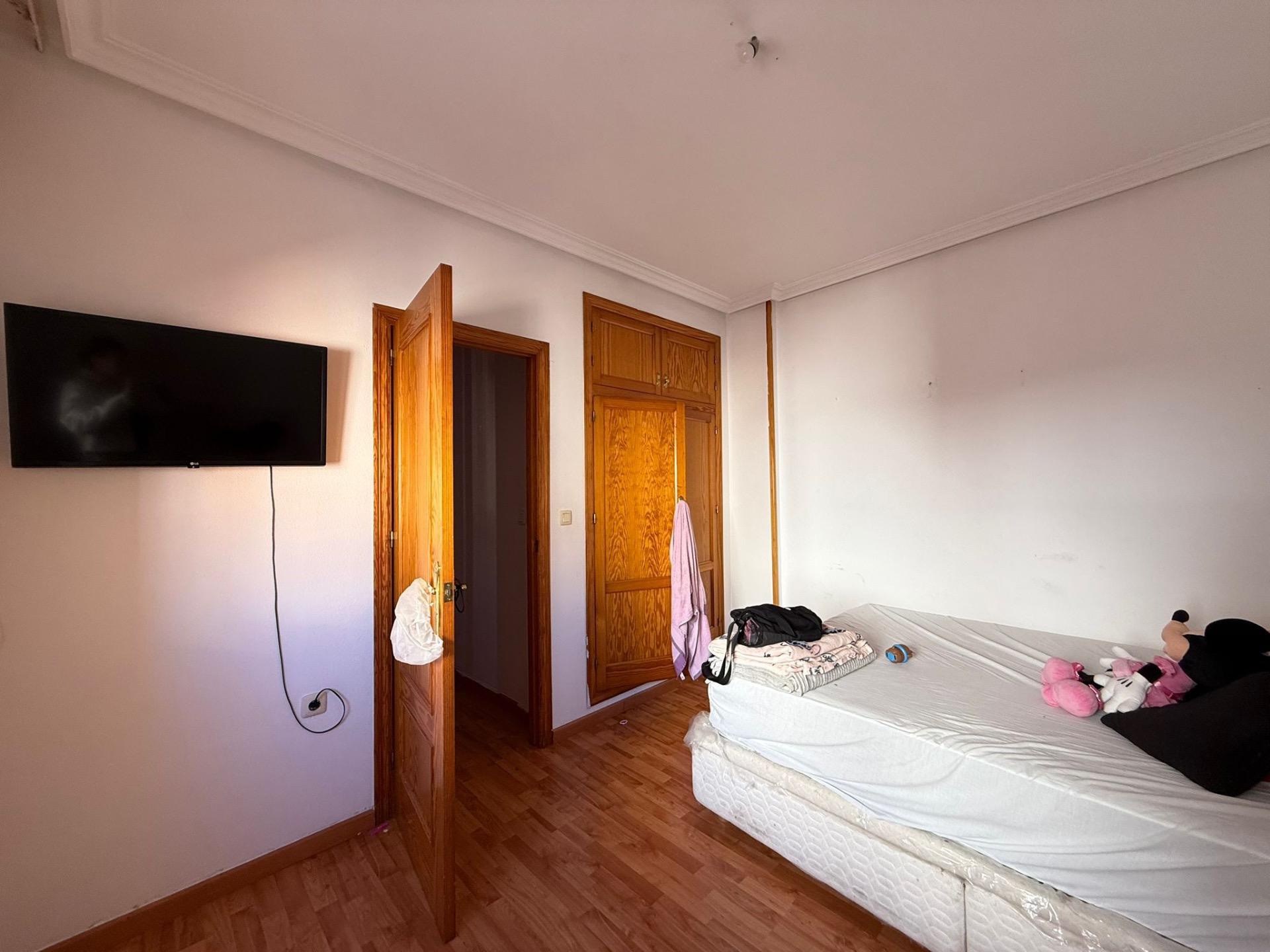 PENTHOUSE SE 3 LOŽNICEMI A TERASOU O ROZLOZE 90 M² – 700 M OD PLÁŽE, TORREVIEJA