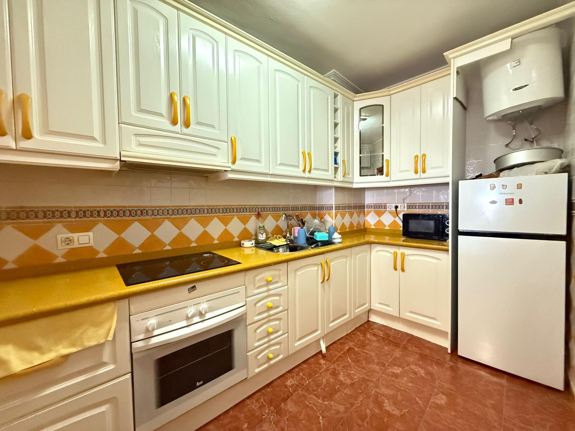 PENTHOUSE SE 3 LOŽNICEMI A TERASOU O ROZLOZE 90 M² – 700 M OD PLÁŽE, TORREVIEJA