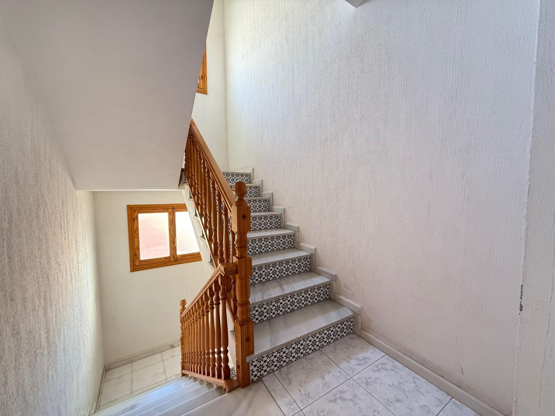 PENTHOUSE SE 3 LOŽNICEMI A TERASOU O ROZLOZE 90 M² – 700 M OD PLÁŽE, TORREVIEJA