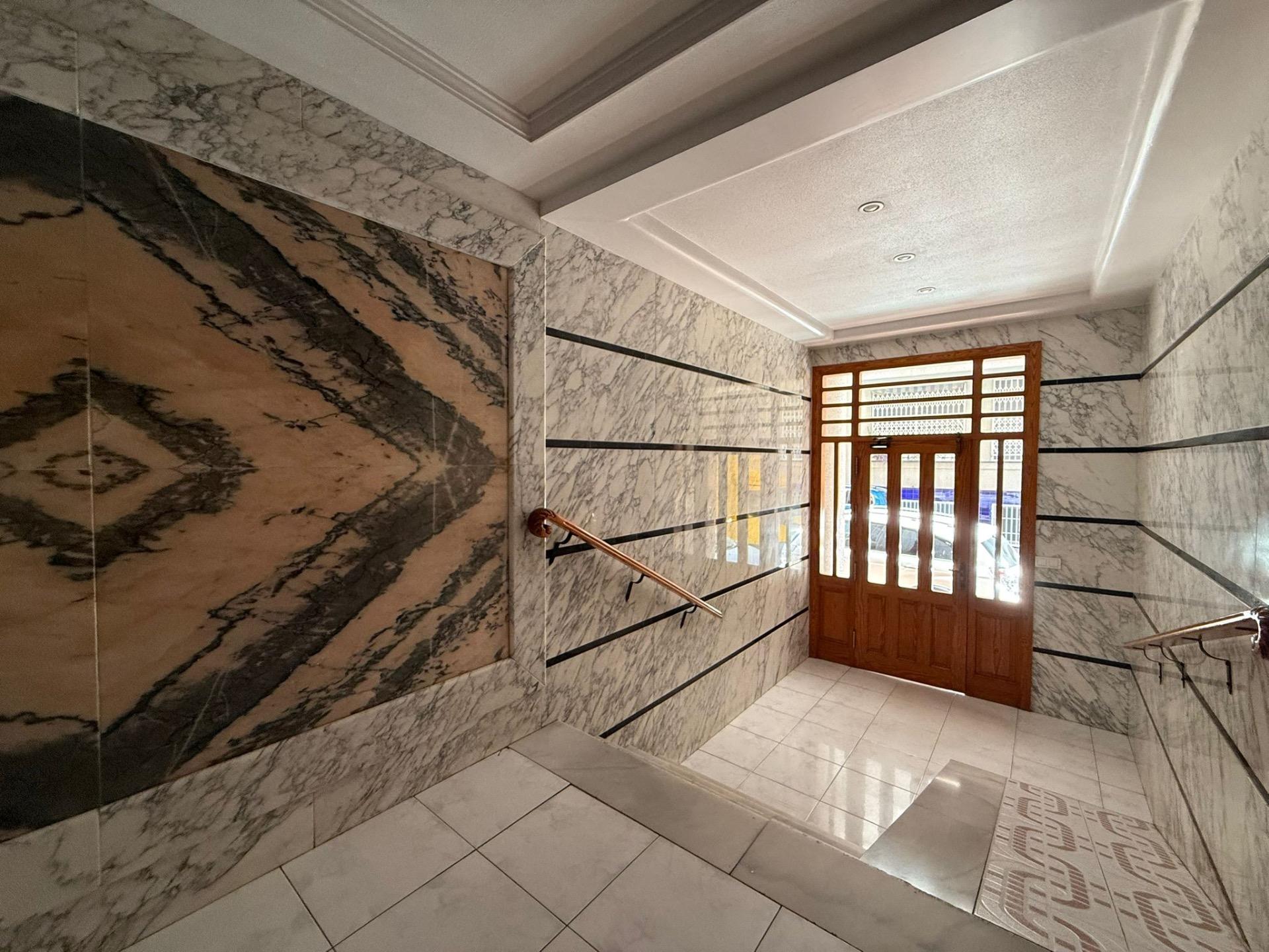 PENTHOUSE SE 3 LOŽNICEMI A TERASOU O ROZLOZE 90 M² – 700 M OD PLÁŽE, TORREVIEJA
