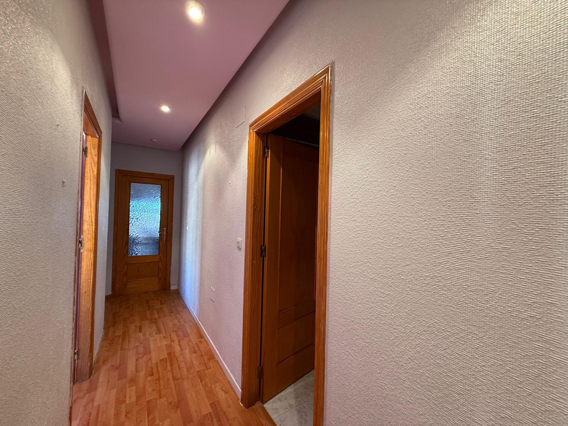 PENTHOUSE SE 3 LOŽNICEMI A TERASOU O ROZLOZE 90 M² – 700 M OD PLÁŽE, TORREVIEJA