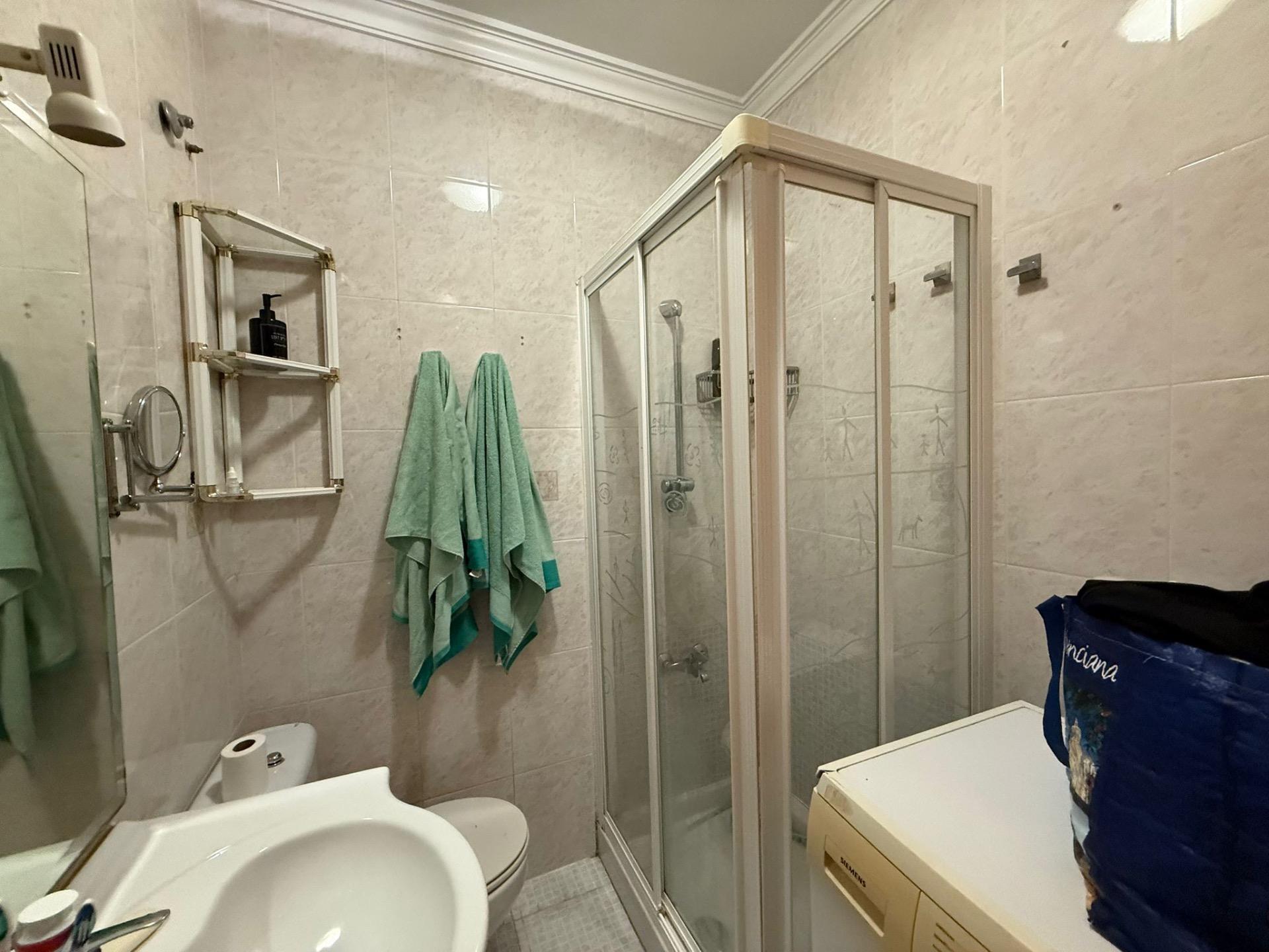 PENTHOUSE SE 3 LOŽNICEMI A TERASOU O ROZLOZE 90 M² – 700 M OD PLÁŽE, TORREVIEJA