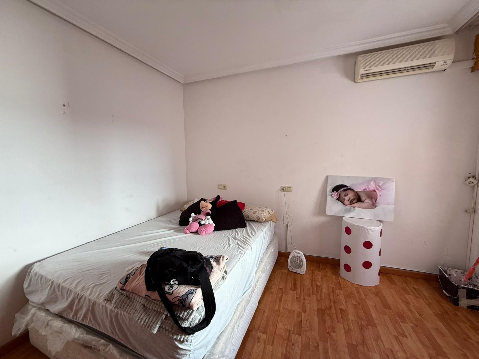 PENTHOUSE SE 3 LOŽNICEMI A TERASOU O ROZLOZE 90 M² – 700 M OD PLÁŽE, TORREVIEJA