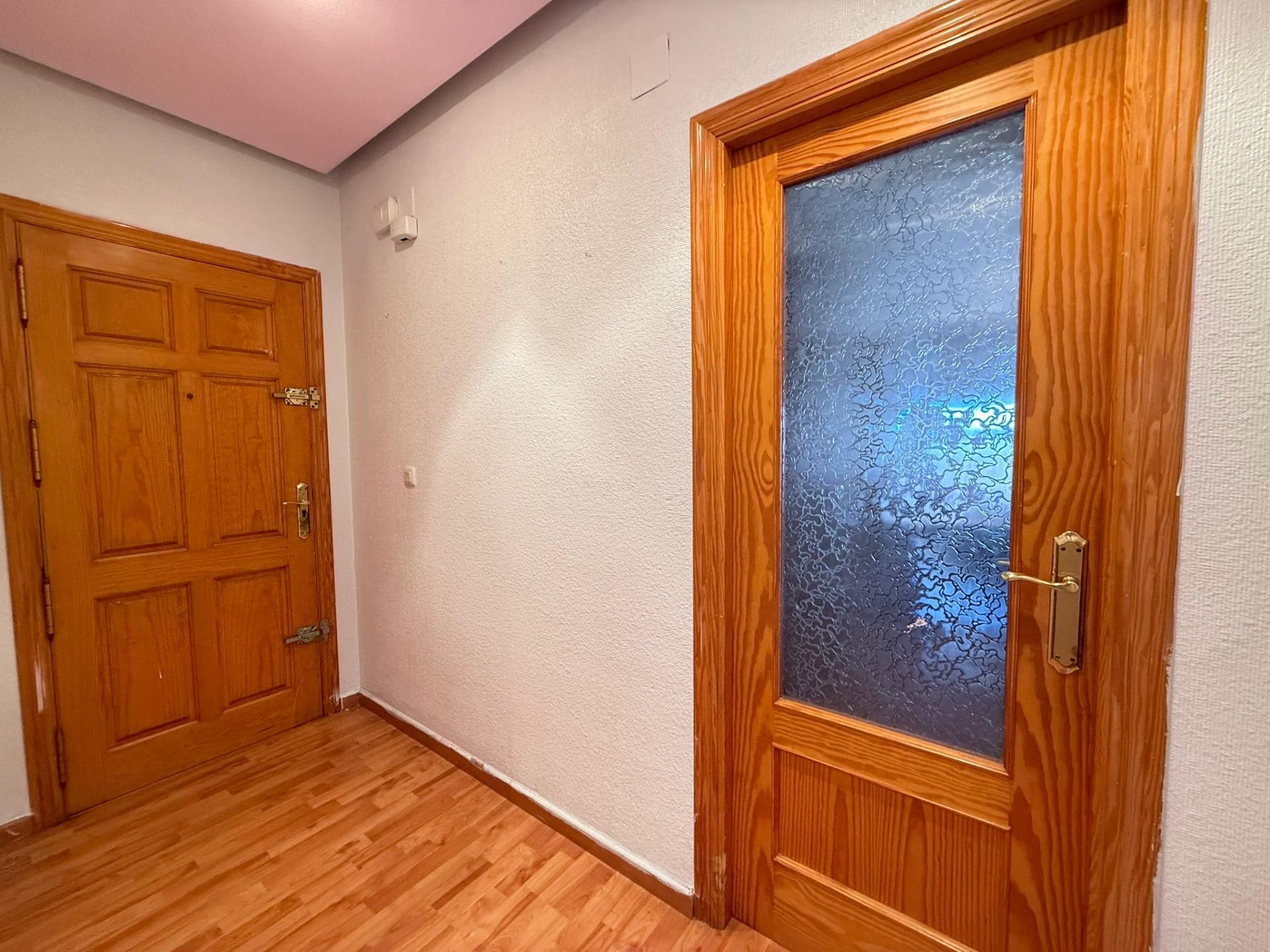 PENTHOUSE SE 3 LOŽNICEMI A TERASOU O ROZLOZE 90 M² – 700 M OD PLÁŽE, TORREVIEJA