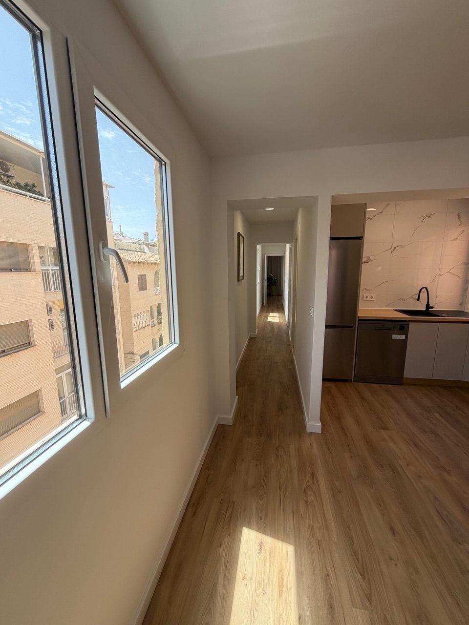 ZREKONSTRUOVANÝ APARTMÁN SE 3 LOŽNICEMI A DVĚMA BALKONY – DRUHÁ LINIE U MOŘE, PLAYA DE LOS LOCOS