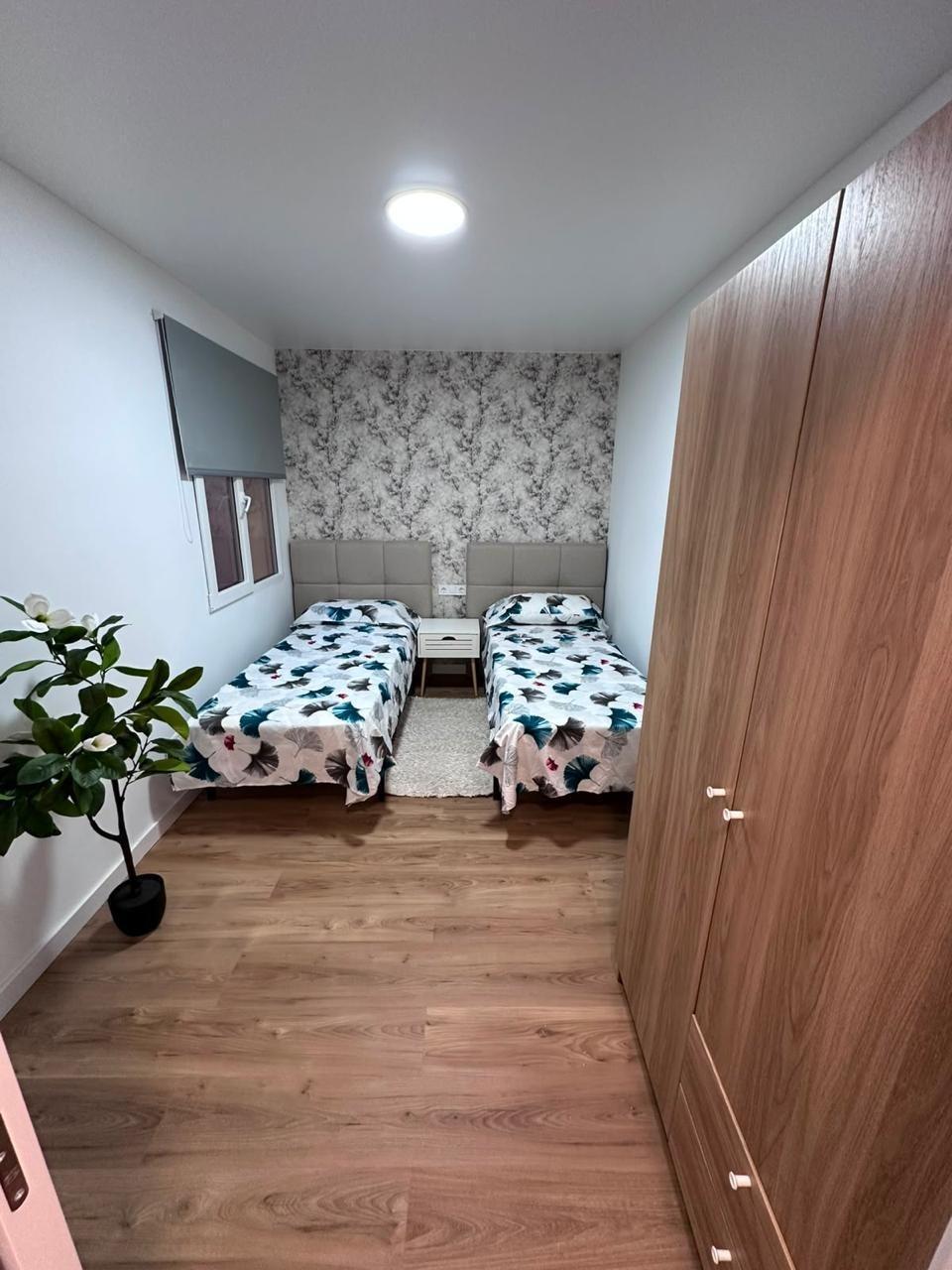 ZREKONSTRUOVANÝ APARTMÁN SE 3 LOŽNICEMI A DVĚMA BALKONY – DRUHÁ LINIE U MOŘE, PLAYA DE LOS LOCOS
