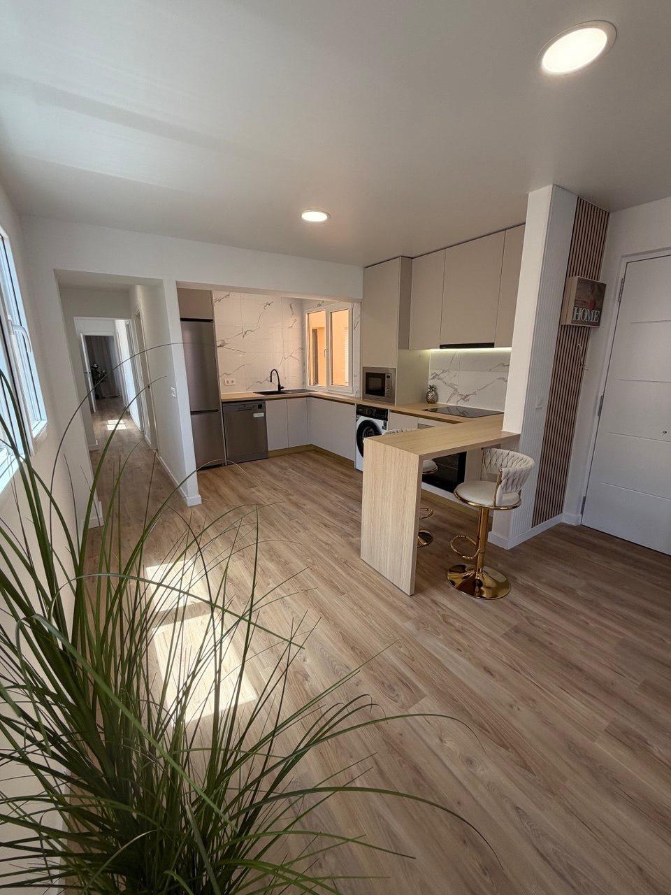 ZREKONSTRUOVANÝ APARTMÁN SE 3 LOŽNICEMI A DVĚMA BALKONY – DRUHÁ LINIE U MOŘE, PLAYA DE LOS LOCOS