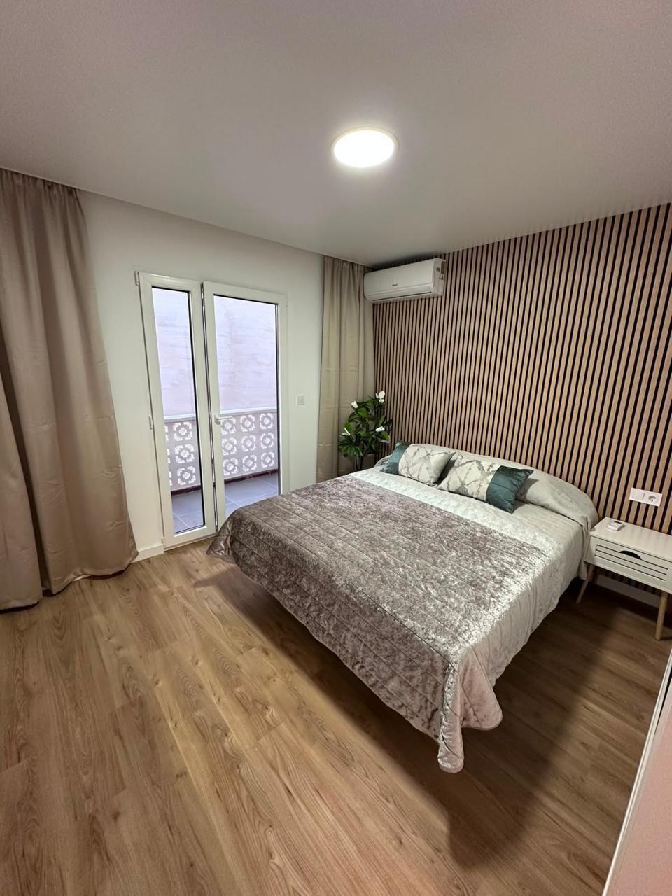 ZREKONSTRUOVANÝ APARTMÁN SE 3 LOŽNICEMI A DVĚMA BALKONY – DRUHÁ LINIE U MOŘE, PLAYA DE LOS LOCOS