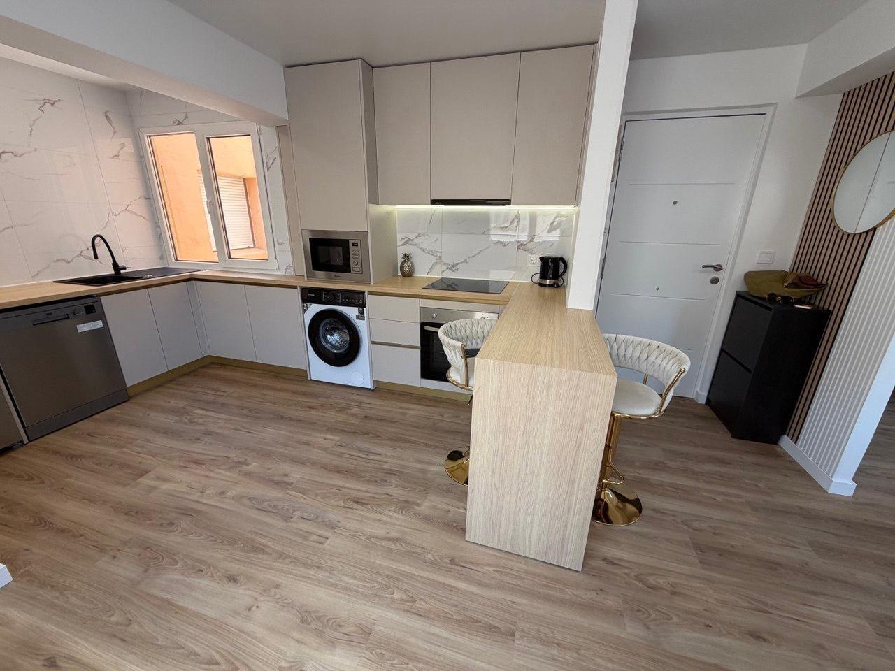 ZREKONSTRUOVANÝ APARTMÁN SE 3 LOŽNICEMI A DVĚMA BALKONY – DRUHÁ LINIE U MOŘE, PLAYA DE LOS LOCOS
