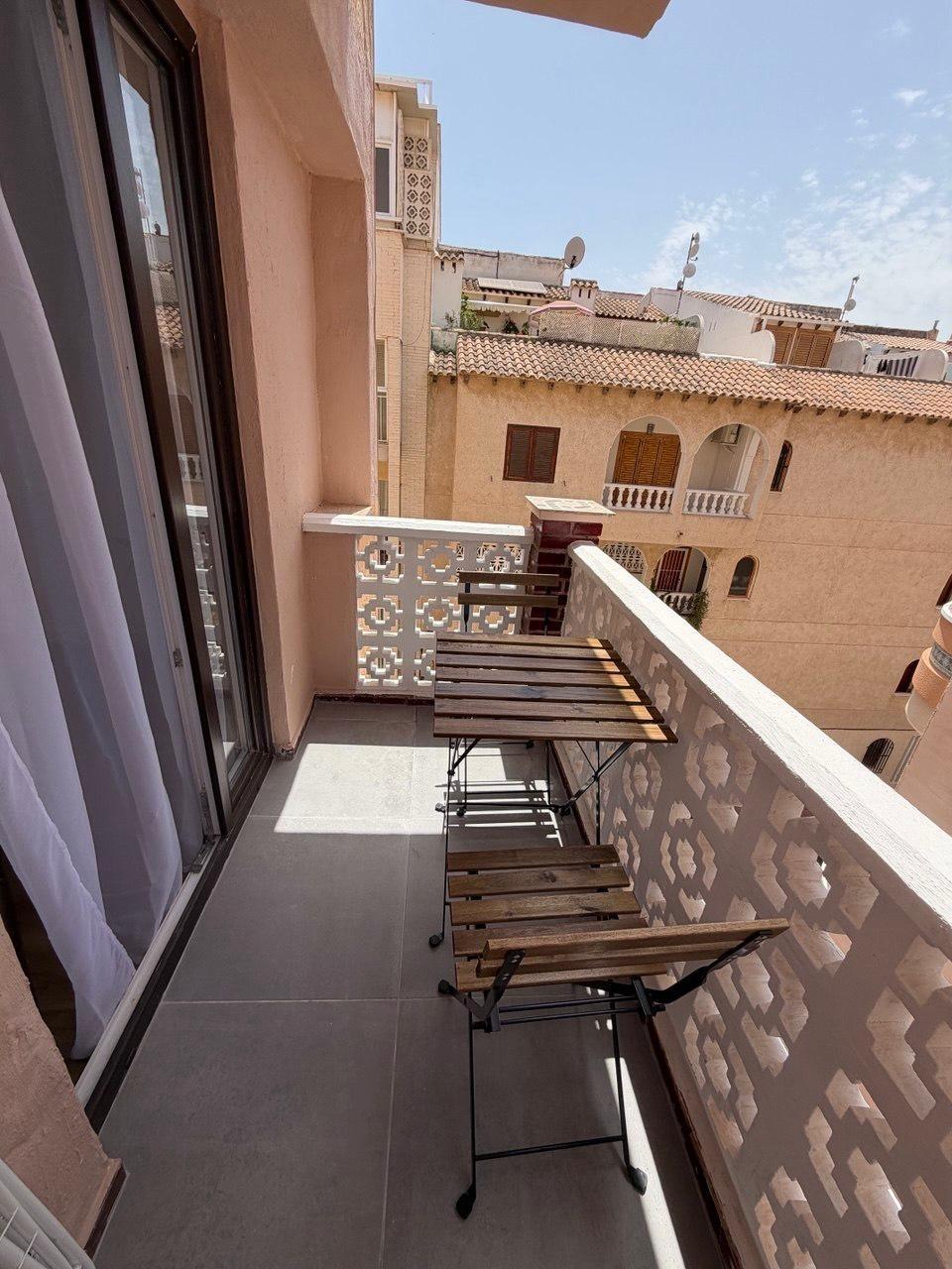 ZREKONSTRUOVANÝ APARTMÁN SE 3 LOŽNICEMI A DVĚMA BALKONY – DRUHÁ LINIE U MOŘE, PLAYA DE LOS LOCOS