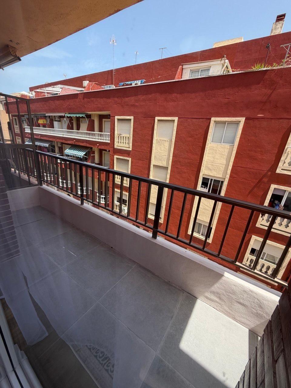 ZREKONSTRUOVANÝ APARTMÁN SE 3 LOŽNICEMI A DVĚMA BALKONY – DRUHÁ LINIE U MOŘE, PLAYA DE LOS LOCOS