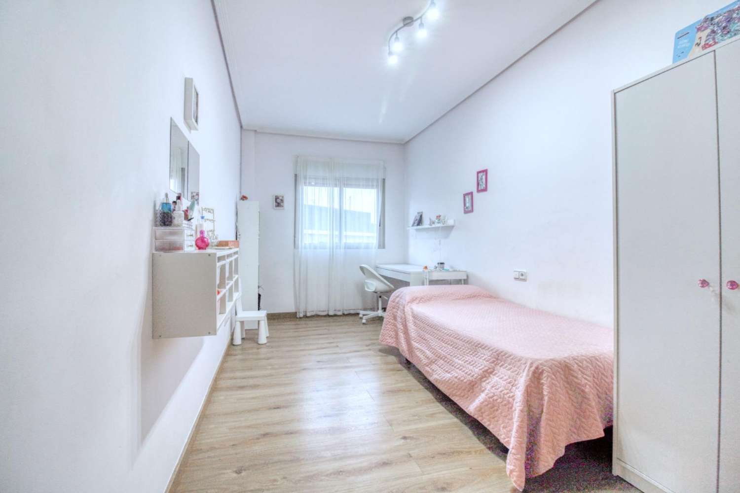 Dům snů v Callosa: Luxus, pohodlí a garáž v ceně