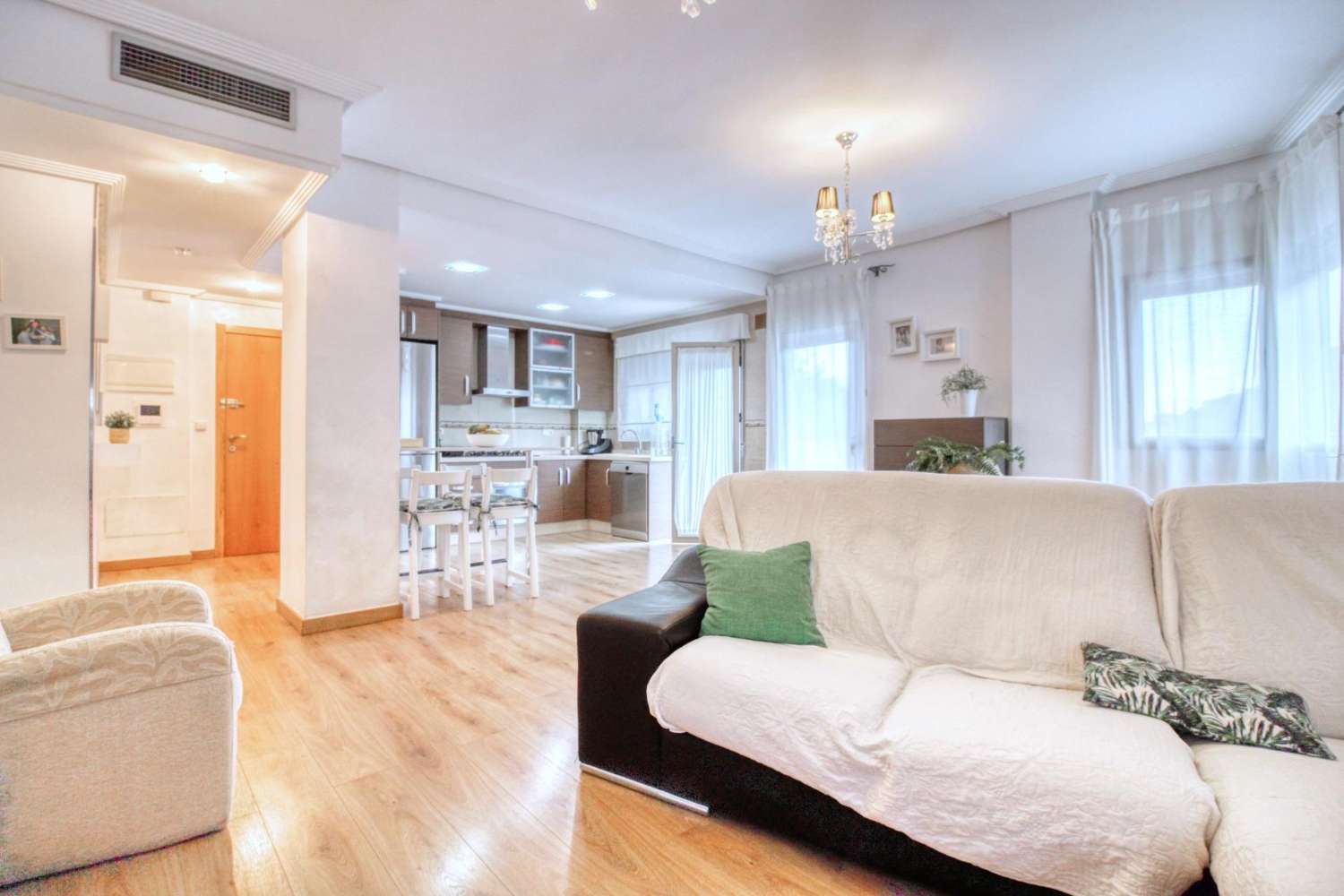 Dům snů v Callosa: Luxus, pohodlí a garáž v ceně