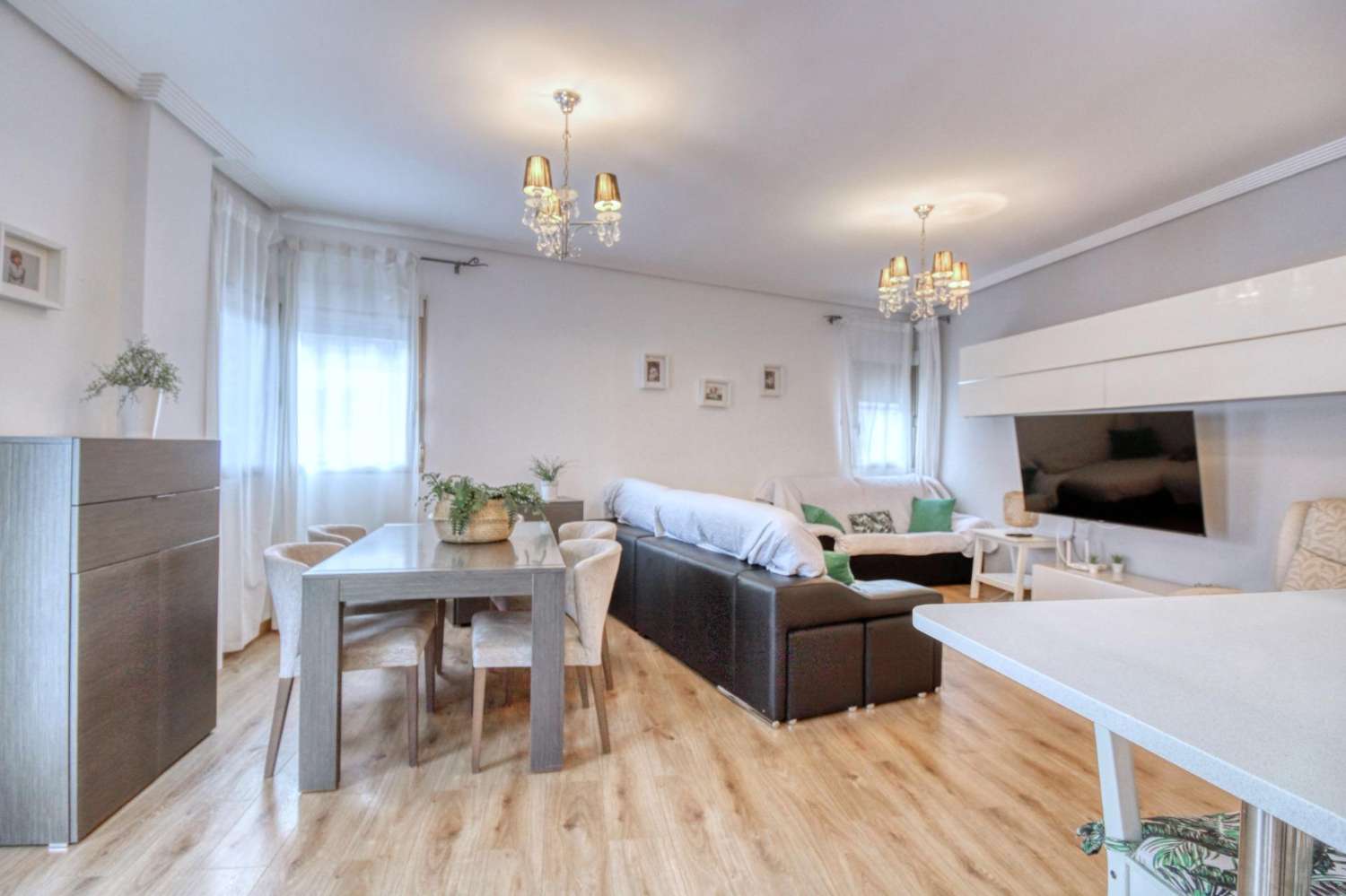 Dům snů v Callosa: Luxus, pohodlí a garáž v ceně