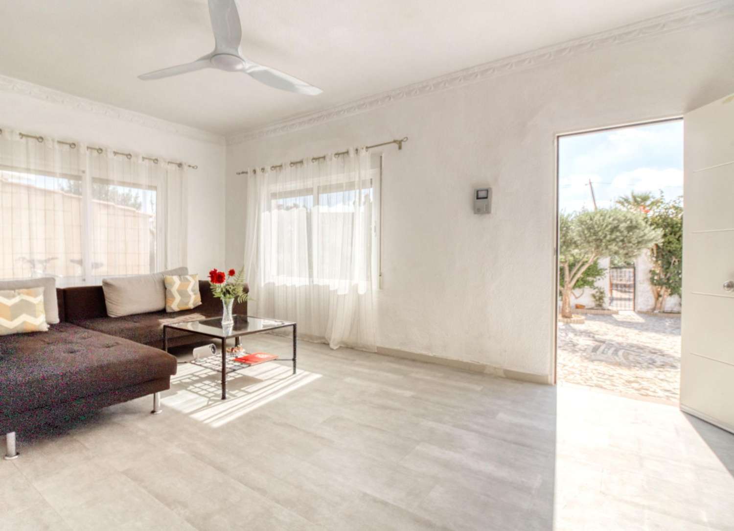 Samostatně stojící dům se soukromým pozemkem v centru Ciudad Quesada