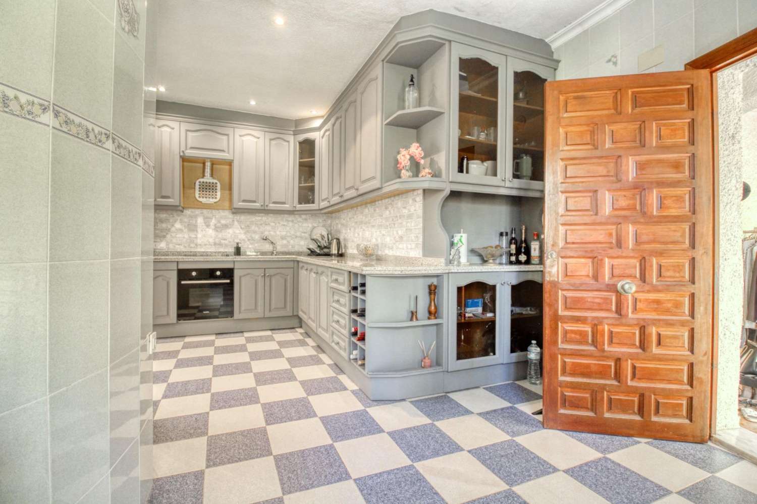 Samostatně stojící dům se soukromým pozemkem v centru Ciudad Quesada