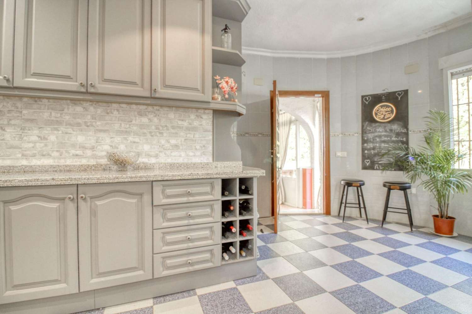 Samostatně stojící dům se soukromým pozemkem v centru Ciudad Quesada