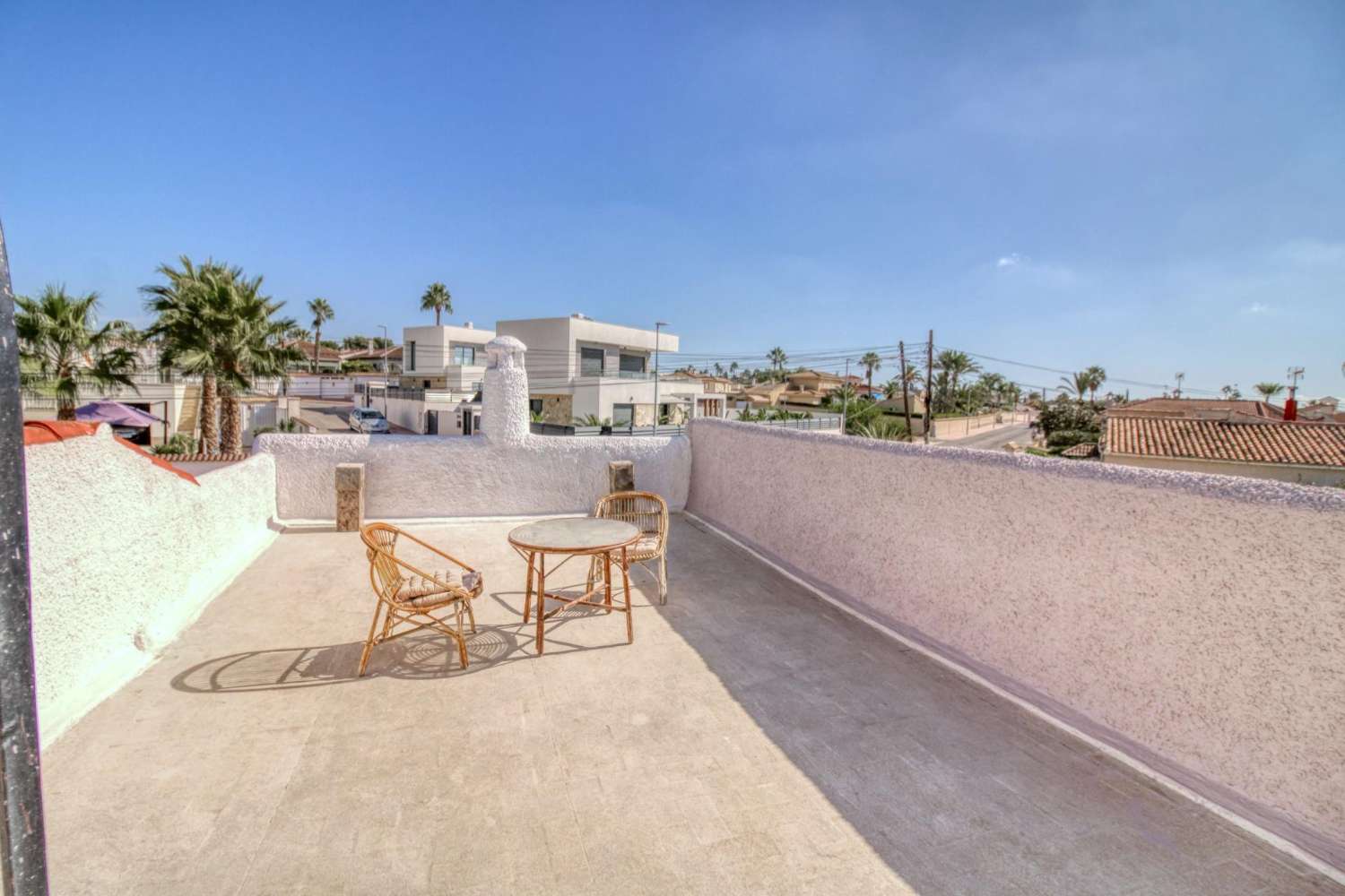 Samostatně stojící dům se soukromým pozemkem v centru Ciudad Quesada