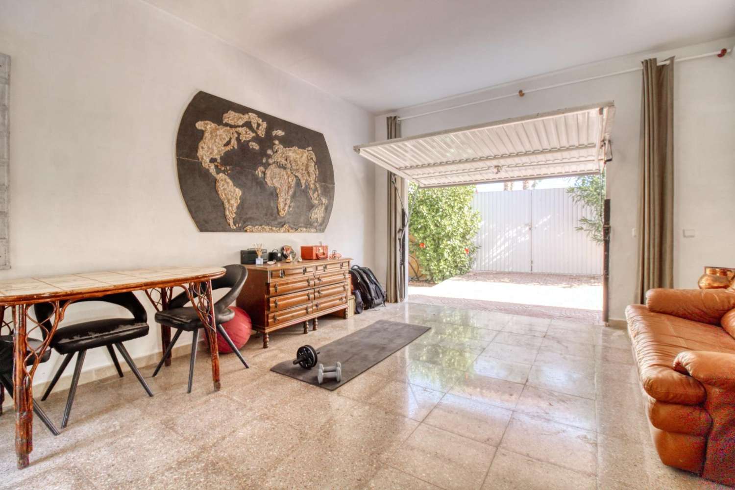 Samostatně stojící dům se soukromým pozemkem v centru Ciudad Quesada