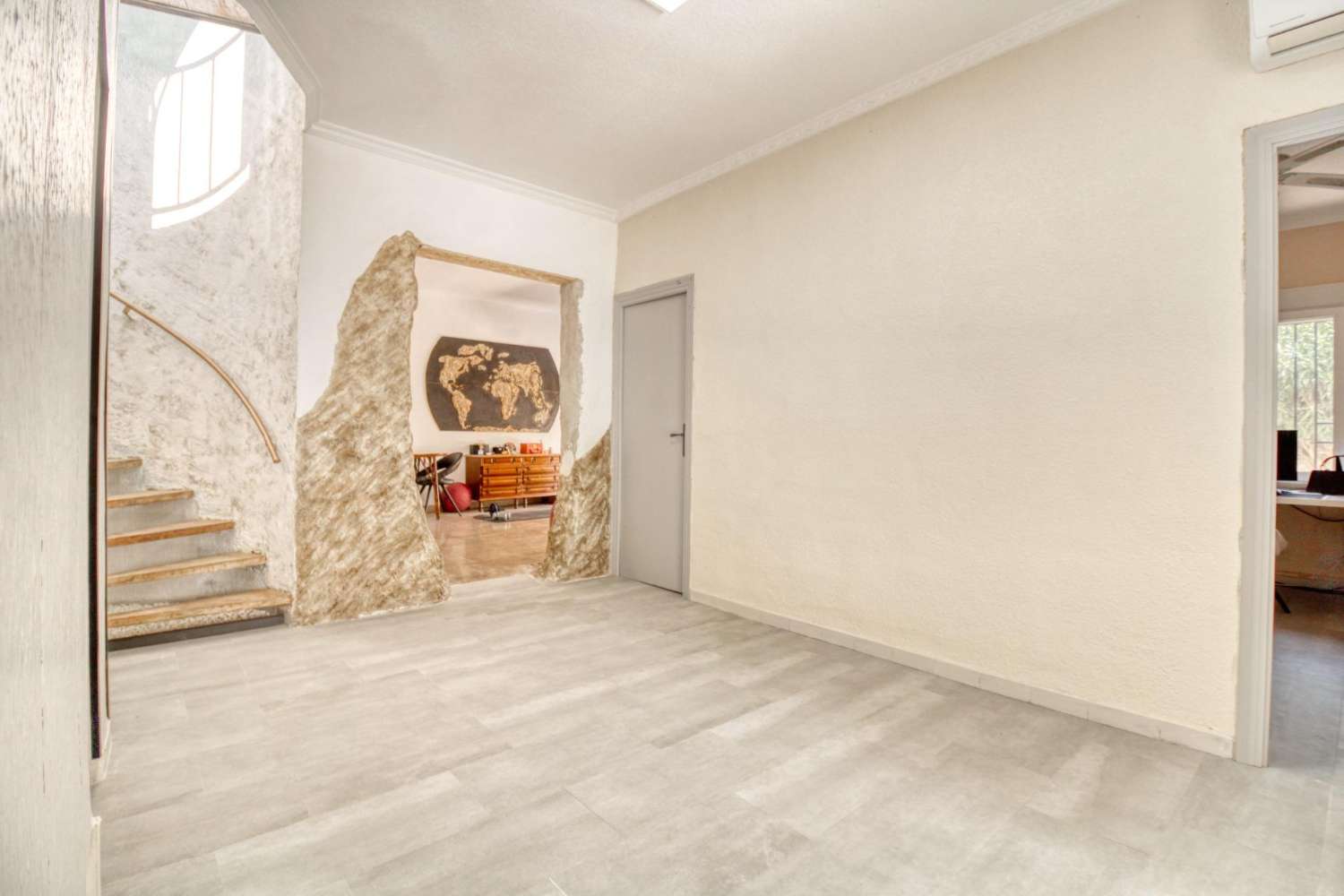 Samostatně stojící dům se soukromým pozemkem v centru Ciudad Quesada