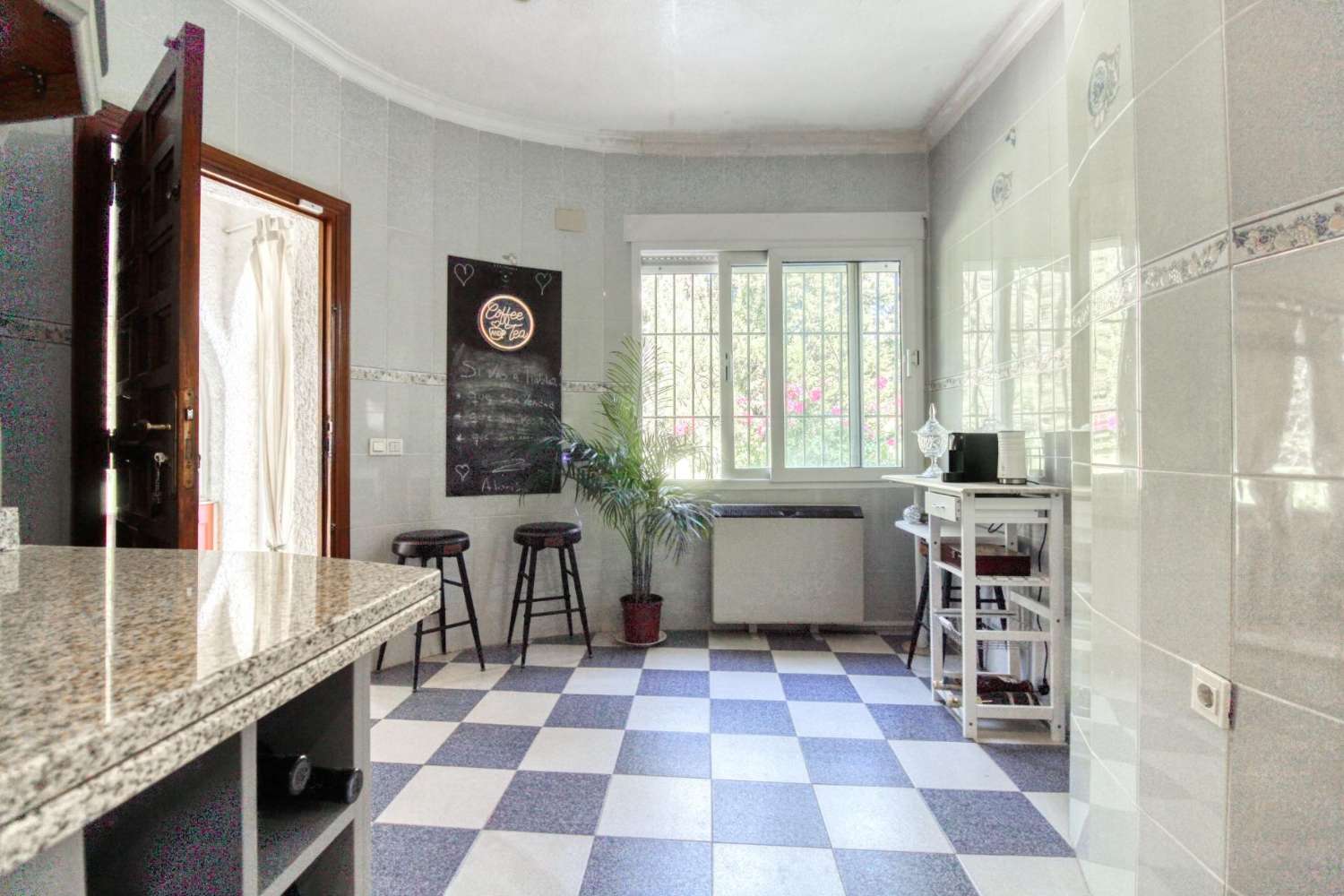 Samostatně stojící dům se soukromým pozemkem v centru Ciudad Quesada