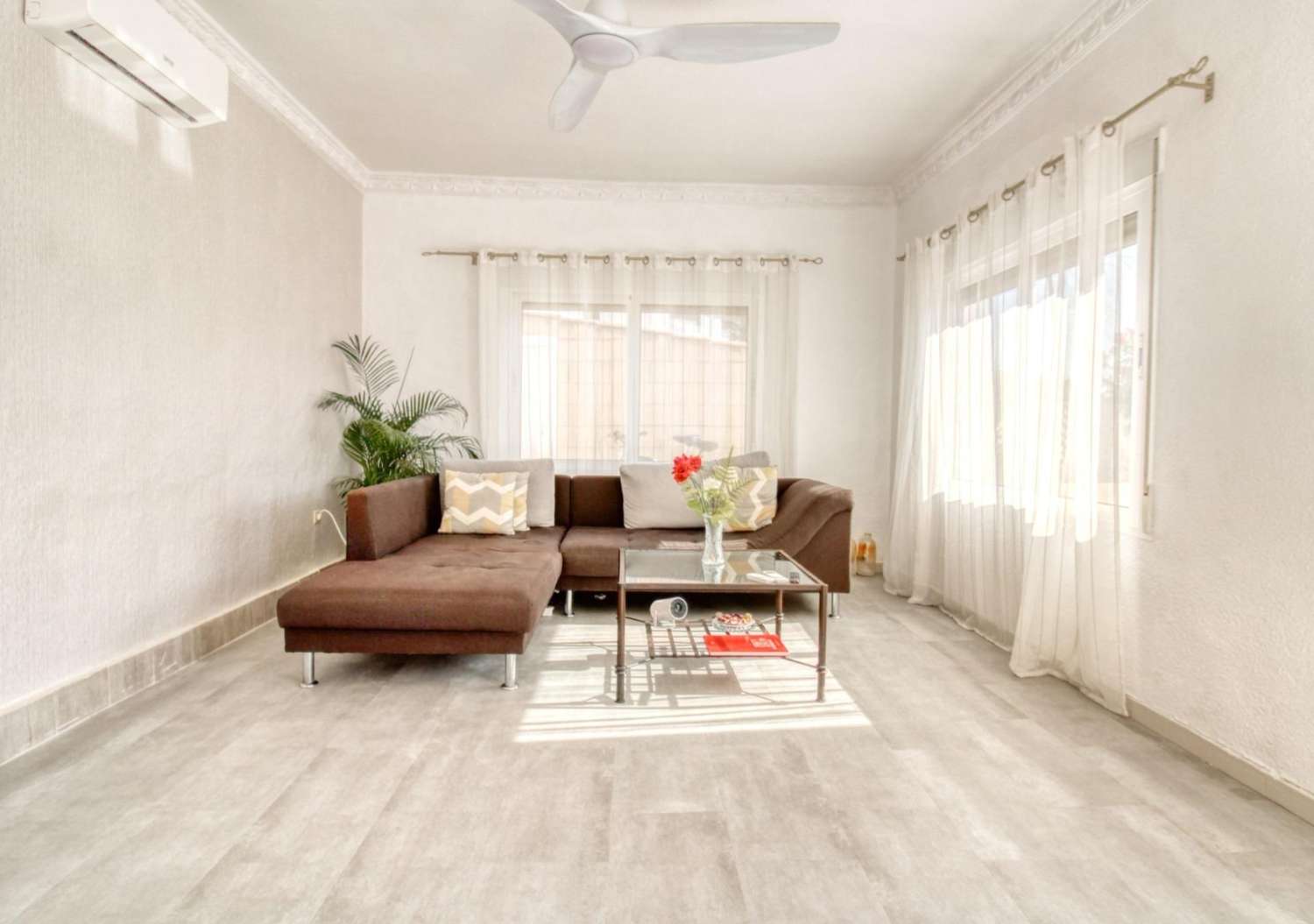 Samostatně stojící dům se soukromým pozemkem v centru Ciudad Quesada