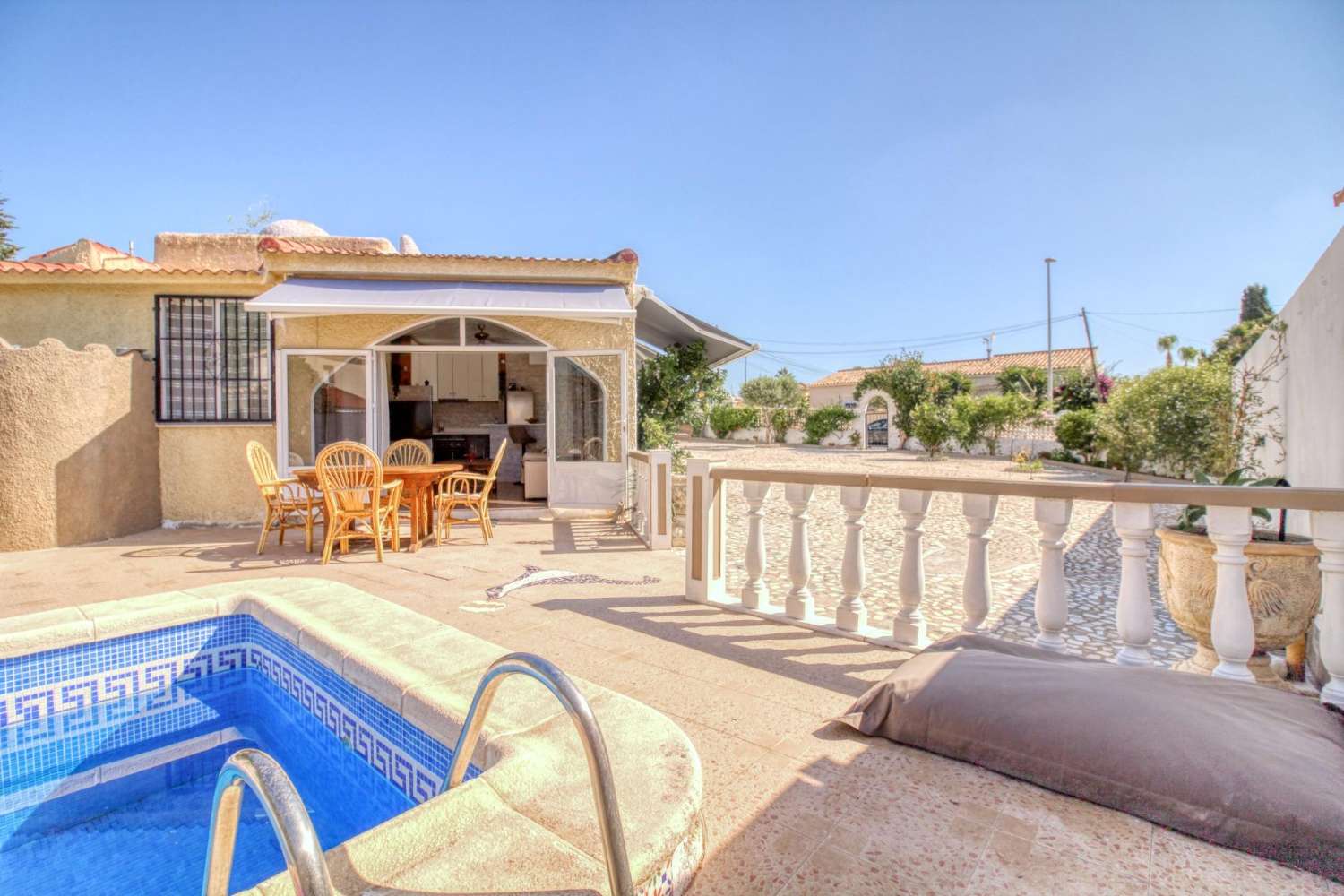 Samostatně stojící dům se soukromým pozemkem v centru Ciudad Quesada