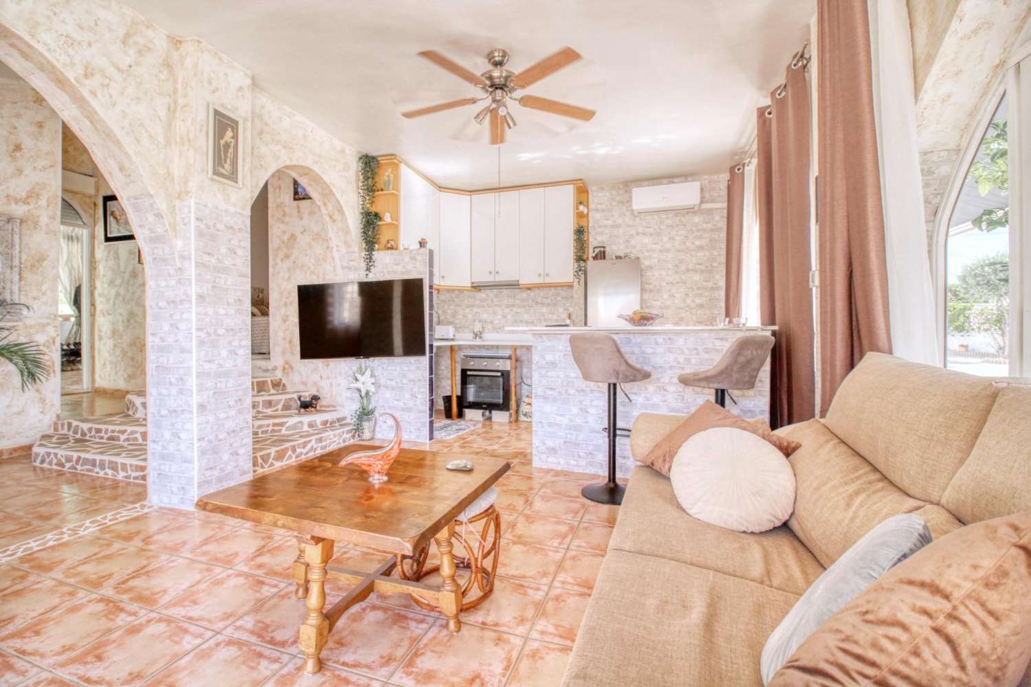 Samostatně stojící dům se soukromým pozemkem v centru Ciudad Quesada