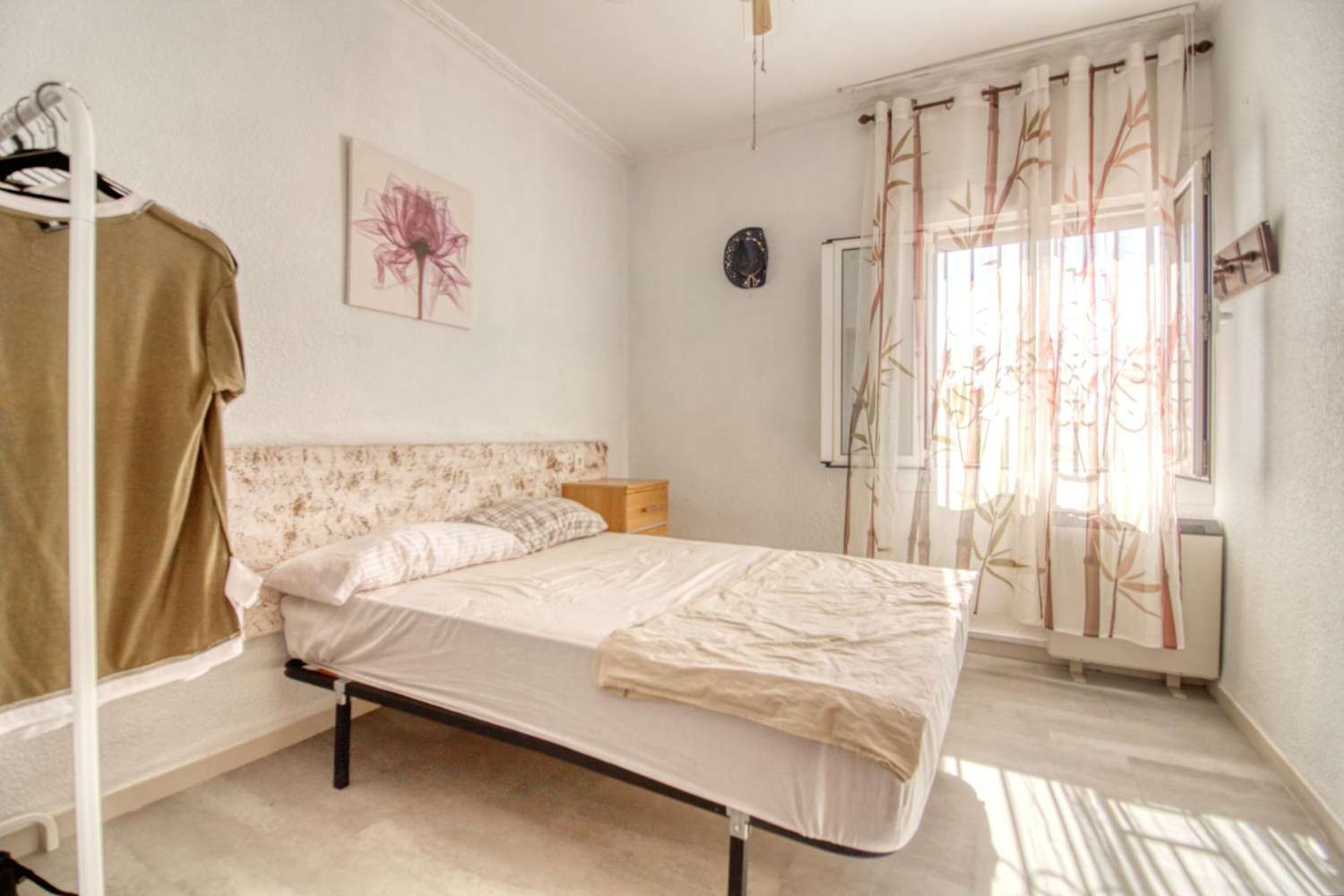 Samostatně stojící dům se soukromým pozemkem v centru Ciudad Quesada