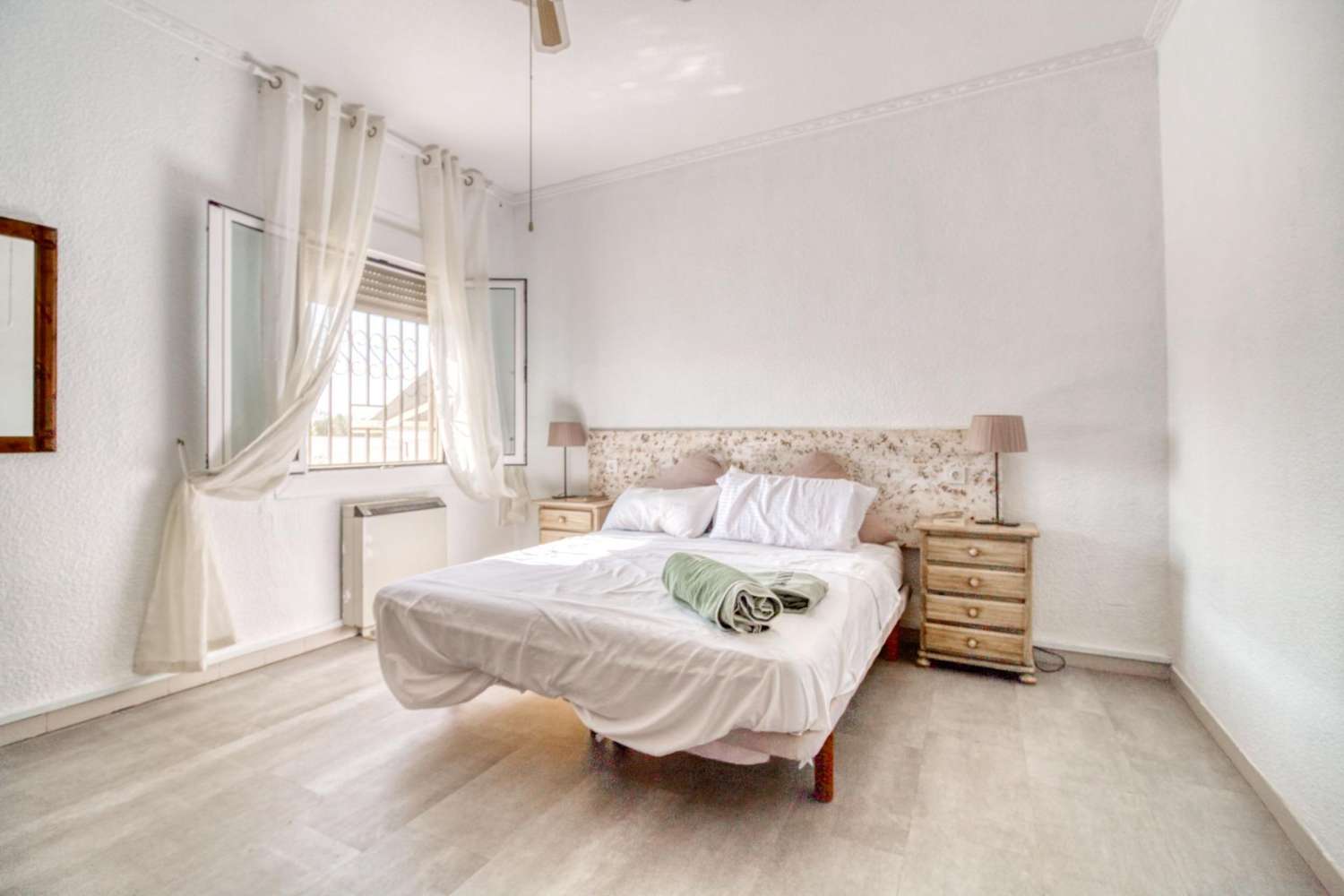 Samostatně stojící dům se soukromým pozemkem v centru Ciudad Quesada