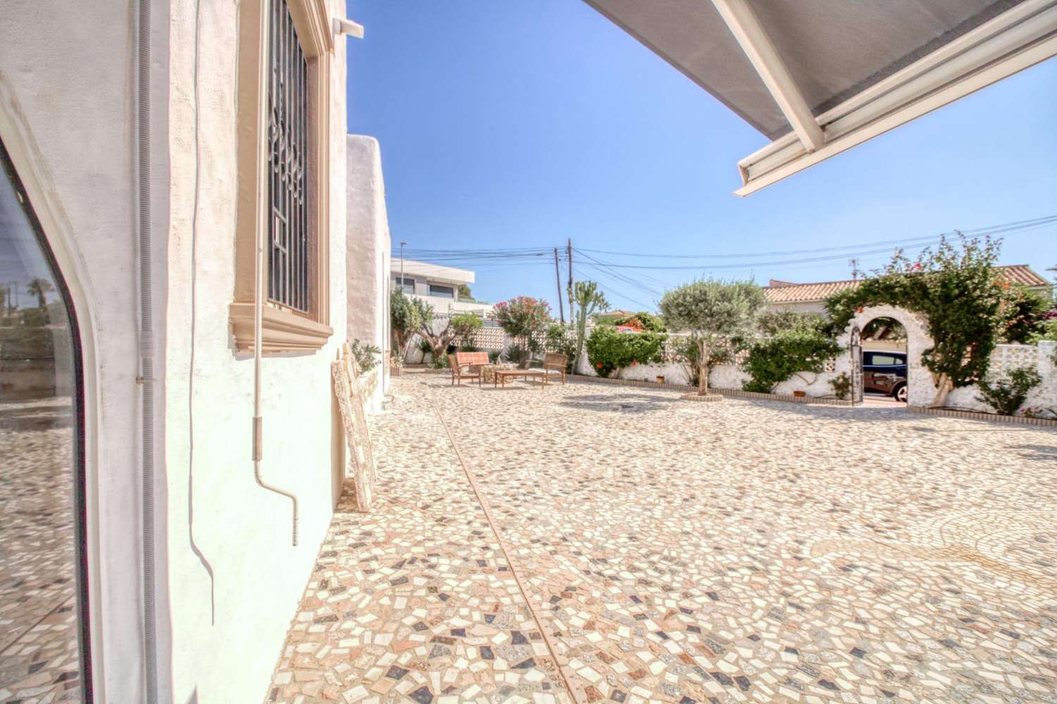 Samostatně stojící dům se soukromým pozemkem v centru Ciudad Quesada