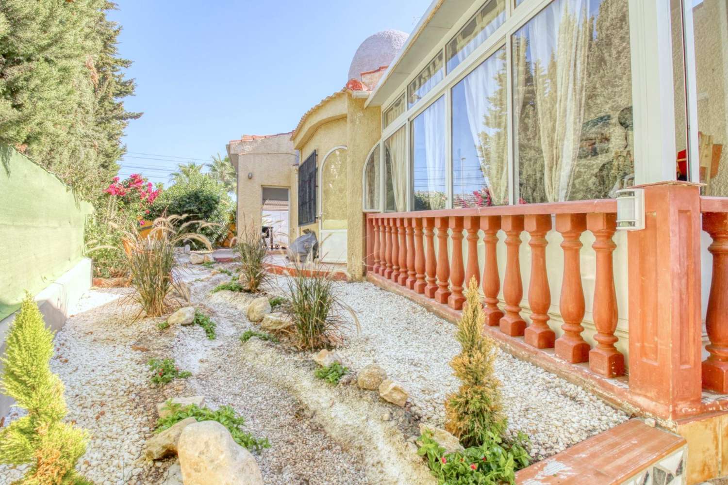 Samostatně stojící dům se soukromým pozemkem v centru Ciudad Quesada