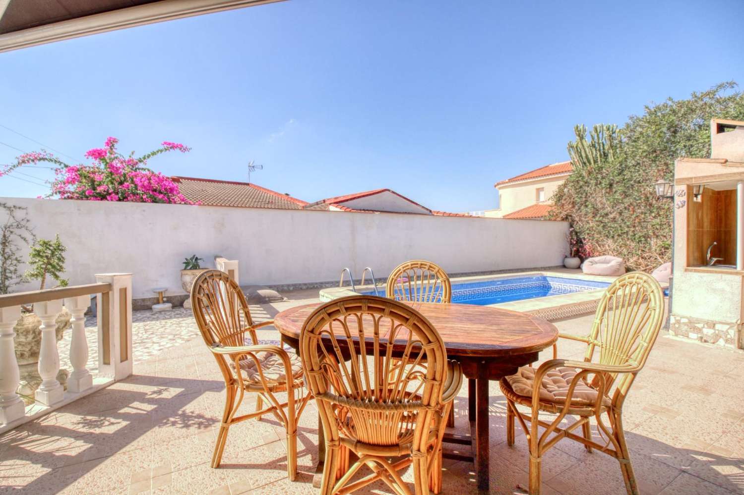 Samostatně stojící dům se soukromým pozemkem v centru Ciudad Quesada