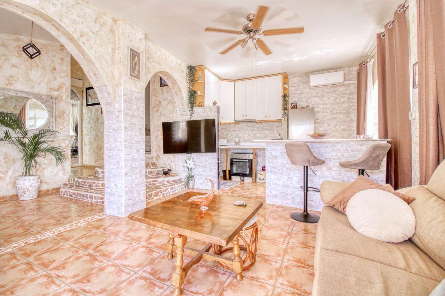 Samostatně stojící dům se soukromým pozemkem v centru Ciudad Quesada