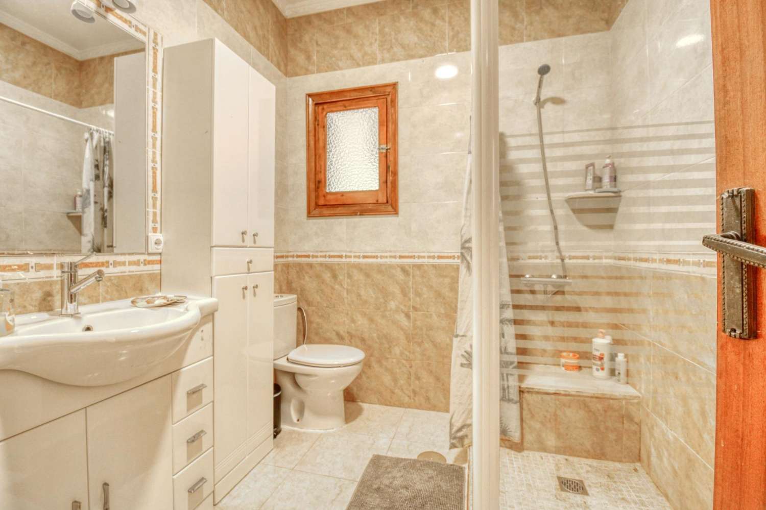 Samostatně stojící dům se soukromým pozemkem v centru Ciudad Quesada