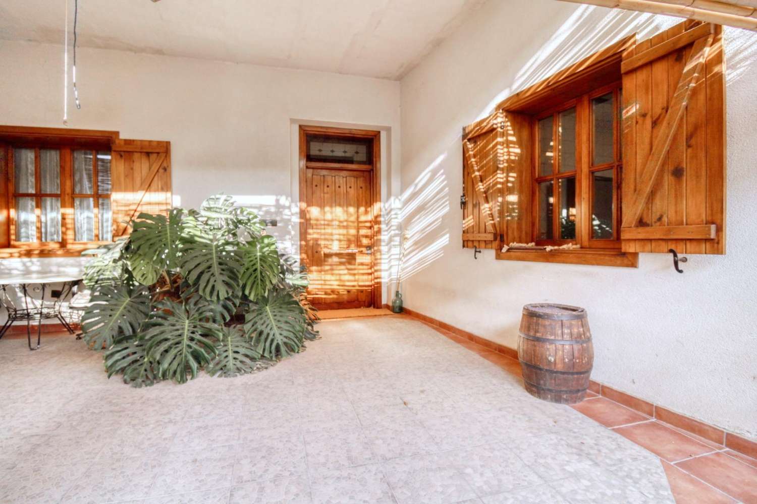 Skvělá příležitost! Dům s terasami, zahradou a garáží v srdci Crevillente