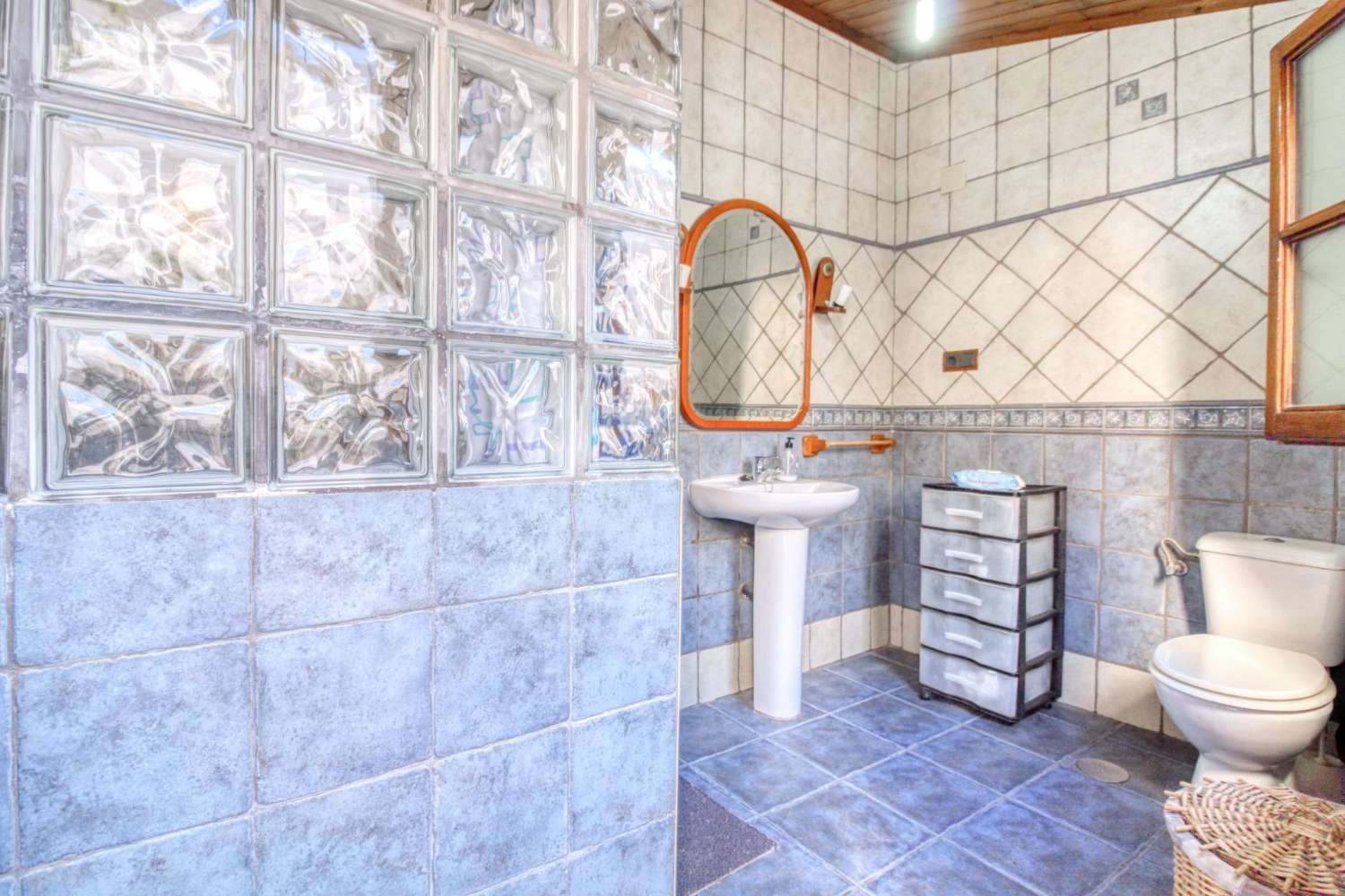 Skvělá příležitost! Dům s terasami, zahradou a garáží v srdci Crevillente