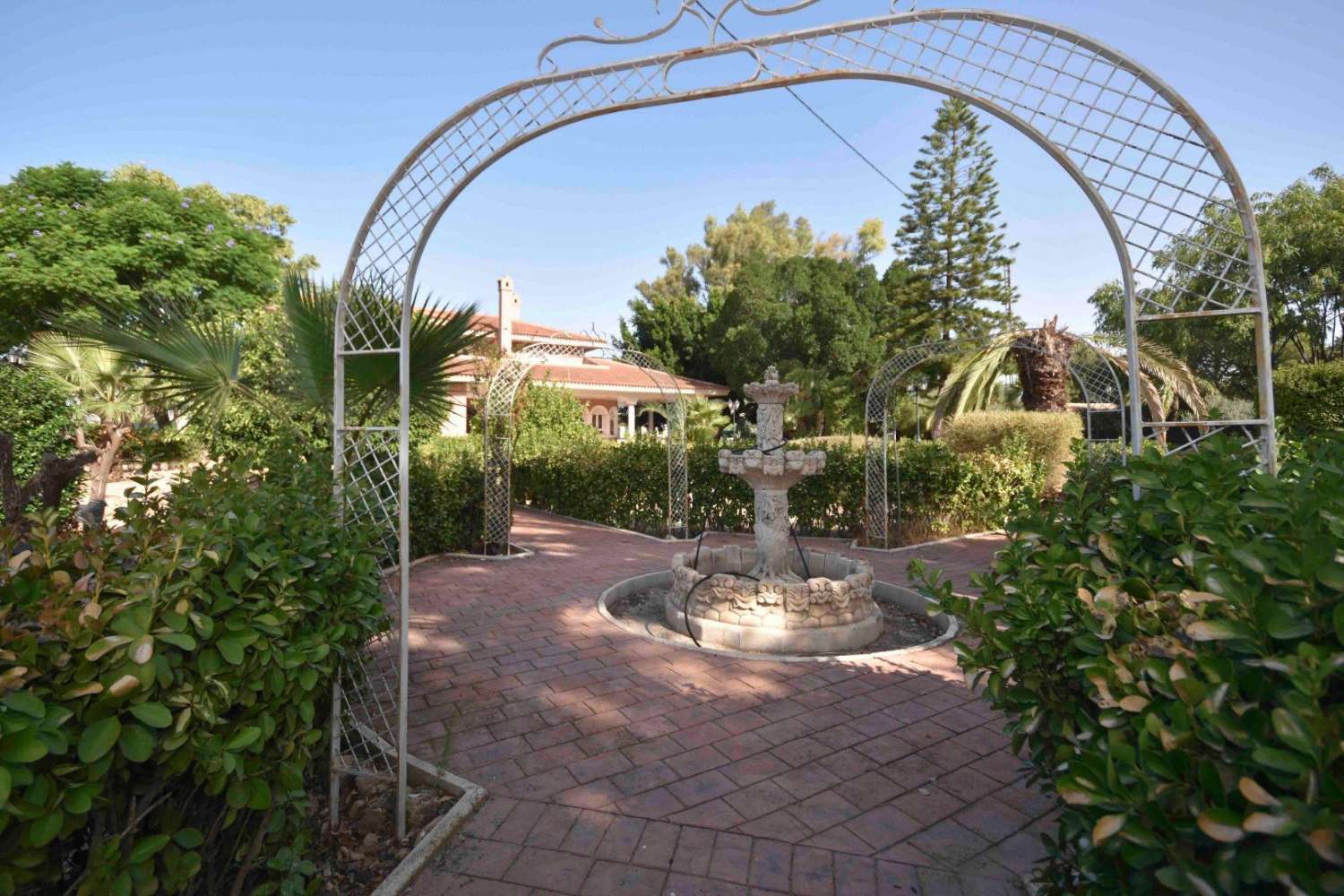 Zažijte luxus dnes a kupte si ho zítra: Exkluzivní vila s možností pronájmu s následnou koupí